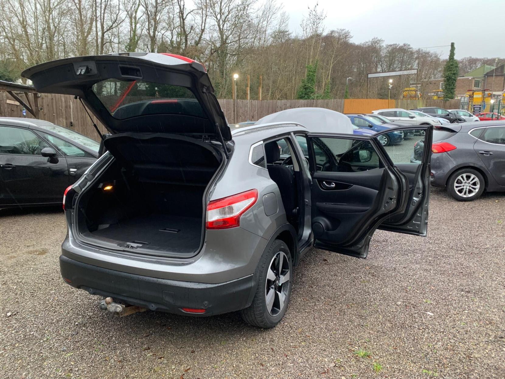 Nissan Qashqai 1.2 DIG-T N-Connecta 2WD Euro 6 (s/s) 5dr