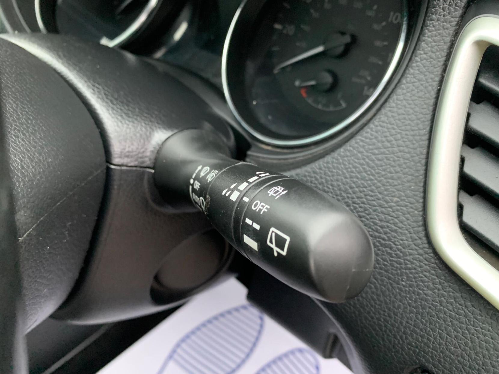 Nissan Qashqai 1.2 DIG-T N-Connecta 2WD Euro 6 (s/s) 5dr