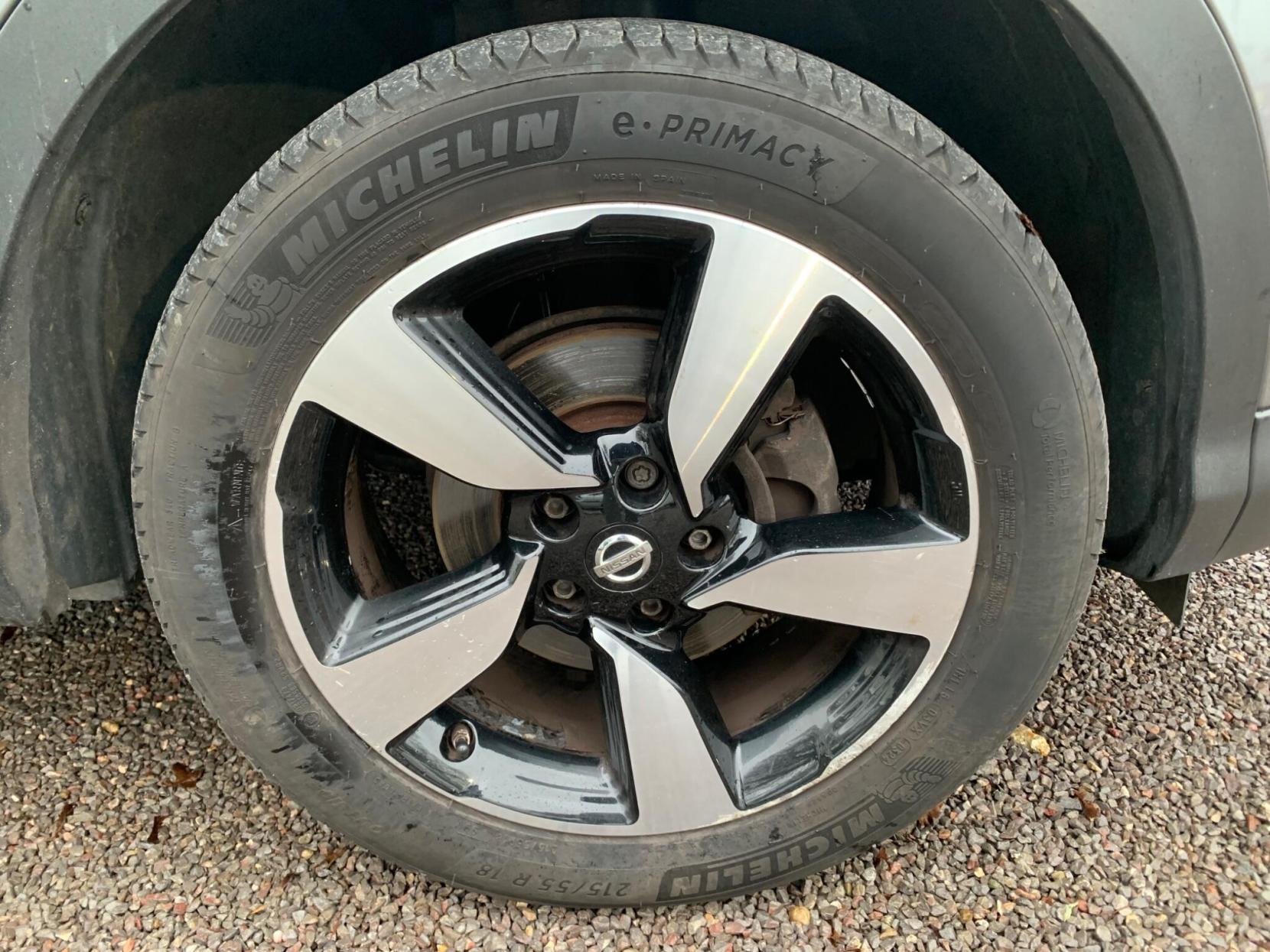 Nissan Qashqai 1.2 DIG-T N-Connecta 2WD Euro 6 (s/s) 5dr