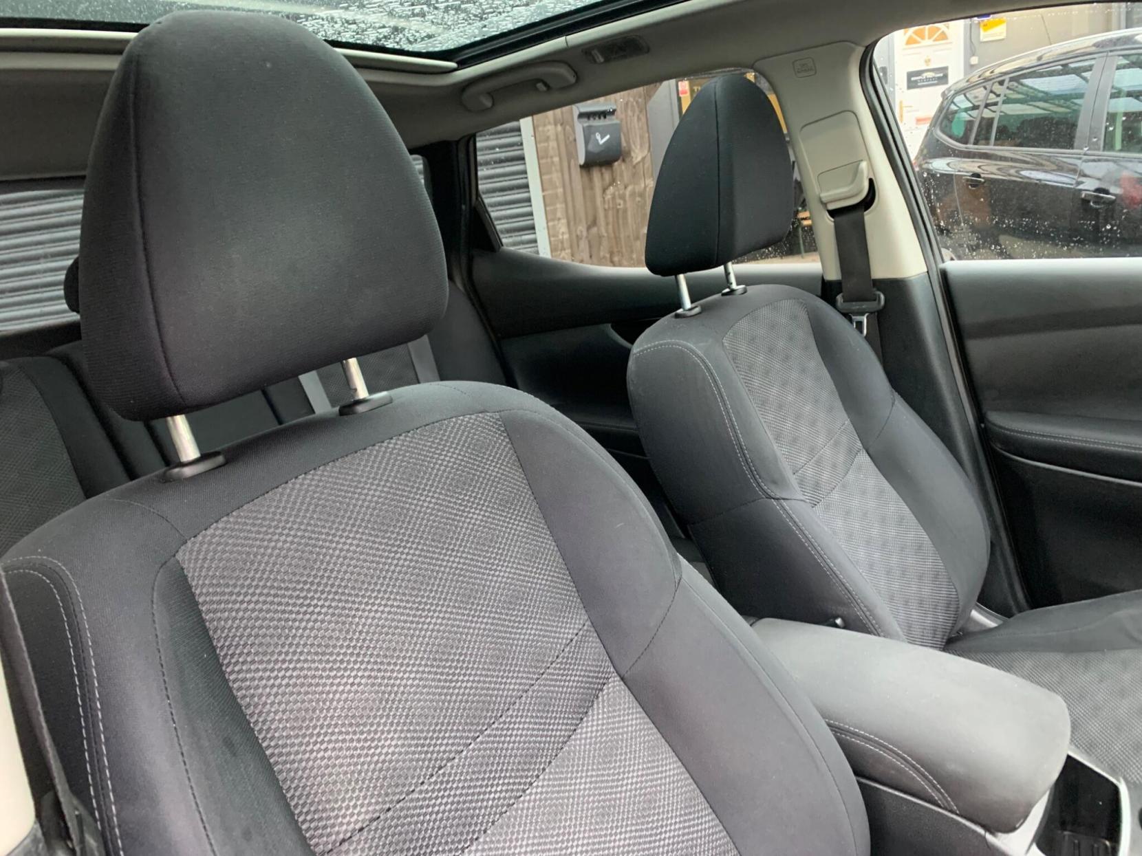 Nissan Qashqai 1.2 DIG-T N-Connecta 2WD Euro 6 (s/s) 5dr