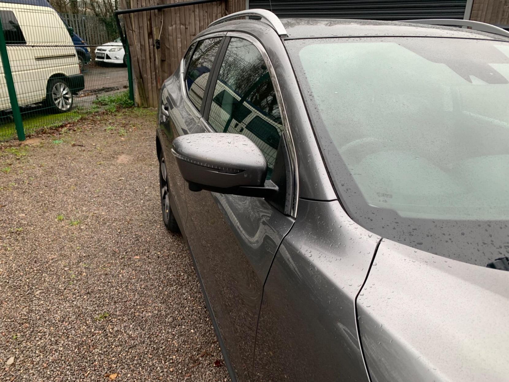 Nissan Qashqai 1.2 DIG-T N-Connecta 2WD Euro 6 (s/s) 5dr