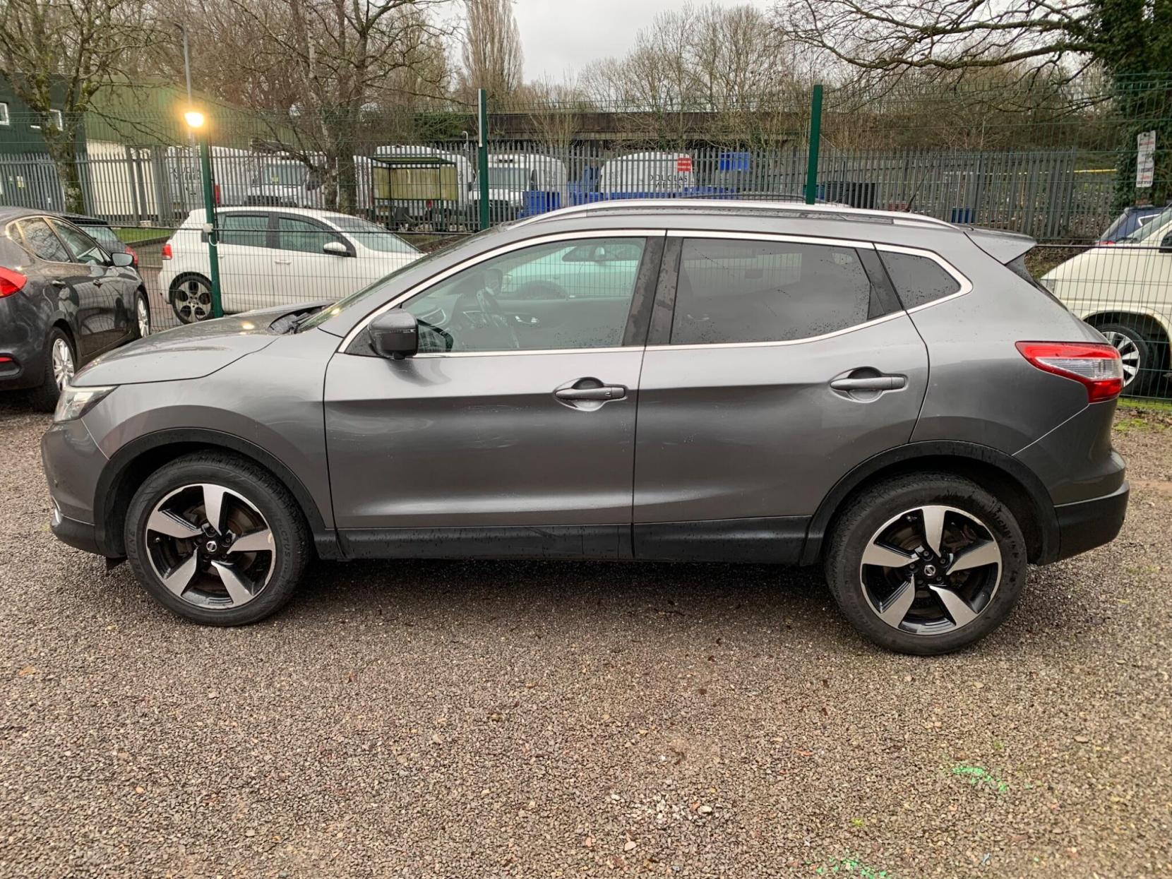 Nissan Qashqai 1.2 DIG-T N-Connecta 2WD Euro 6 (s/s) 5dr