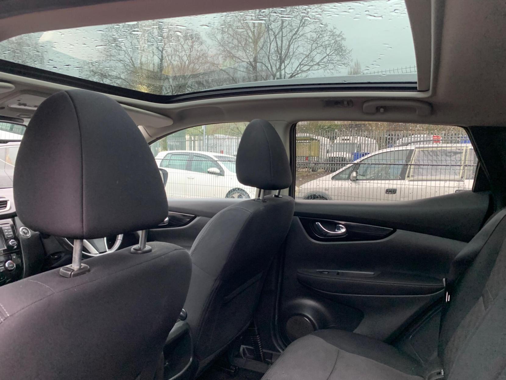 Nissan Qashqai 1.2 DIG-T N-Connecta 2WD Euro 6 (s/s) 5dr