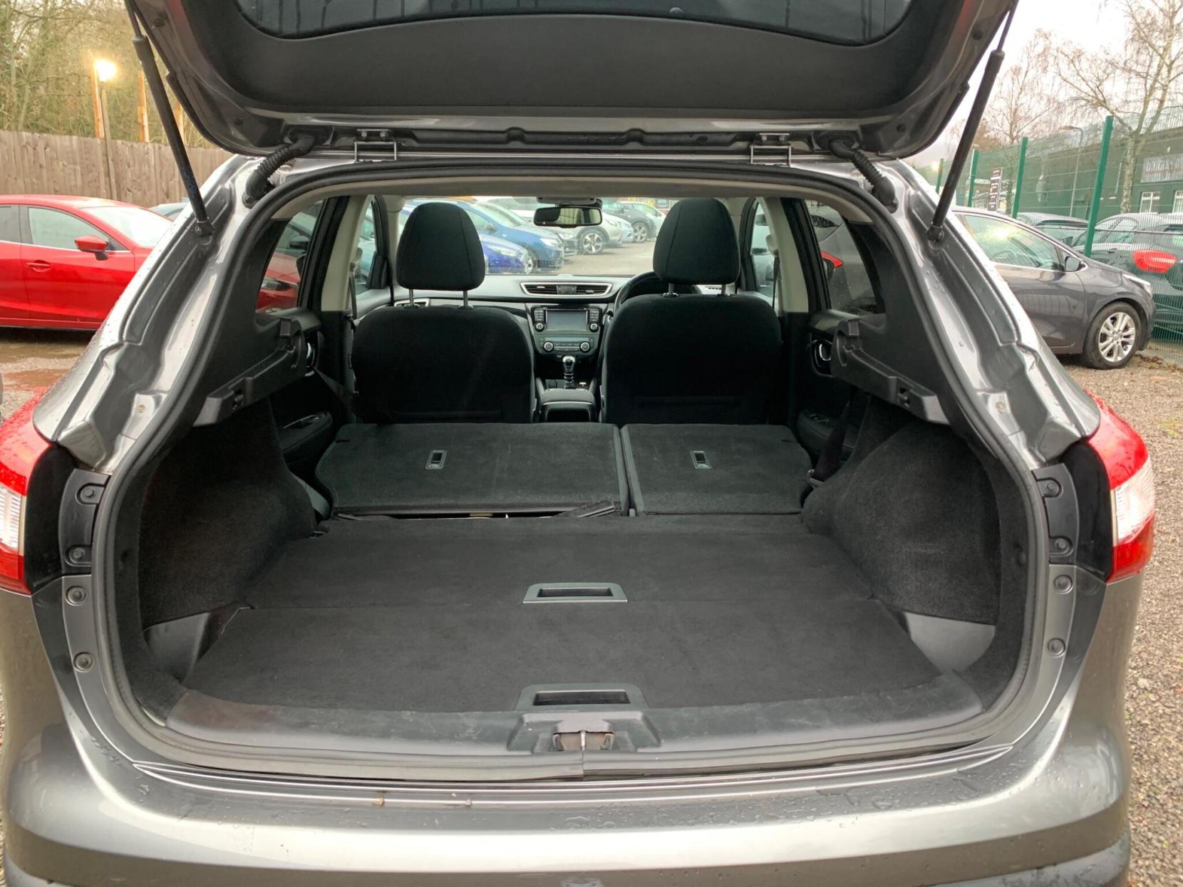 Nissan Qashqai 1.2 DIG-T N-Connecta 2WD Euro 6 (s/s) 5dr