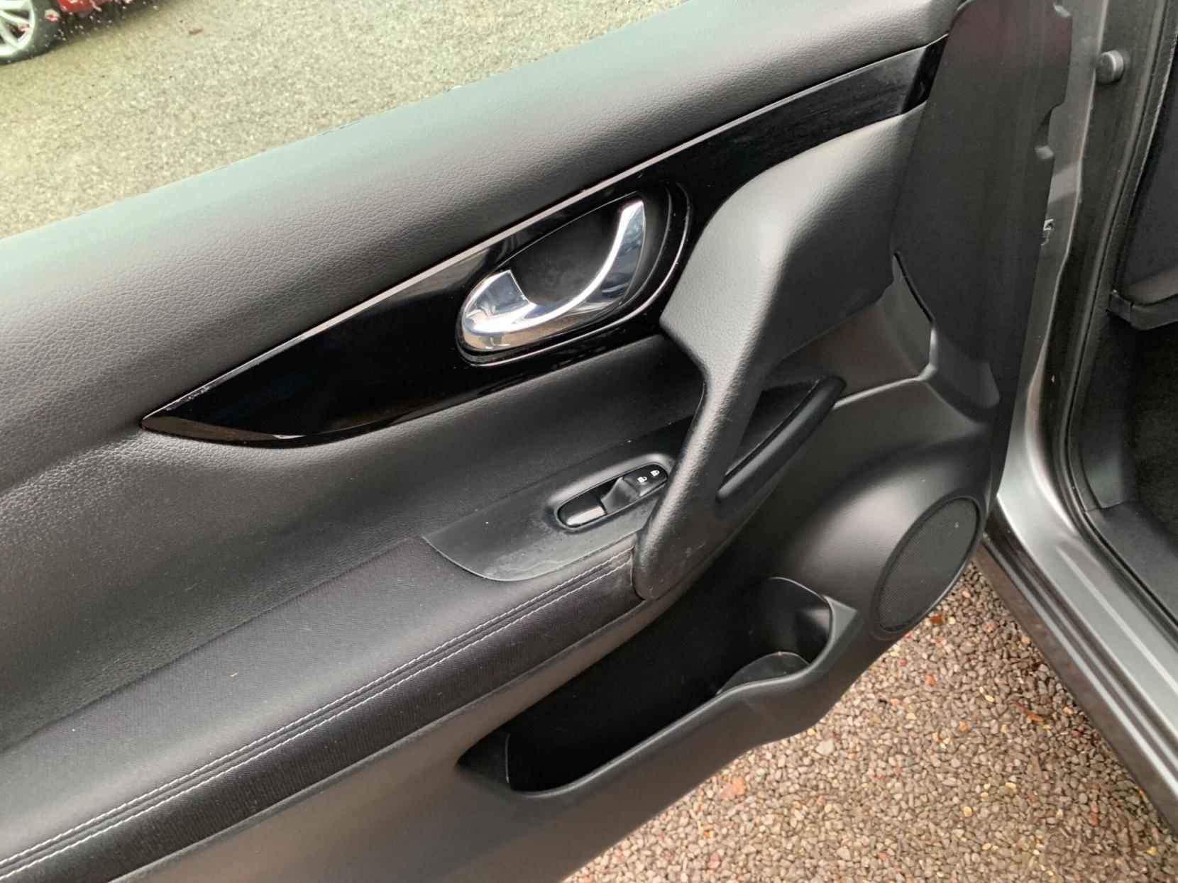 Nissan Qashqai 1.2 DIG-T N-Connecta 2WD Euro 6 (s/s) 5dr