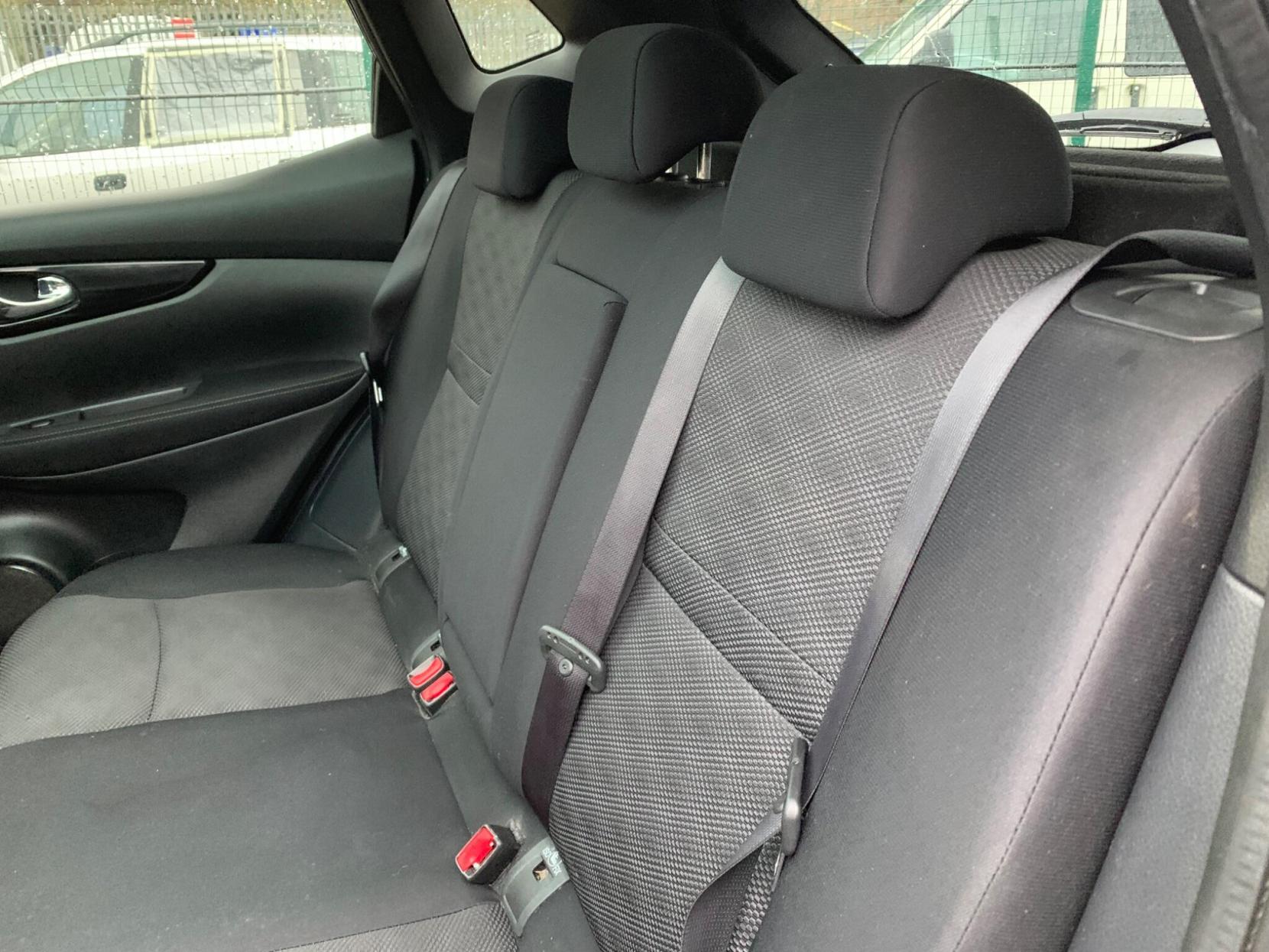 Nissan Qashqai 1.2 DIG-T N-Connecta 2WD Euro 6 (s/s) 5dr