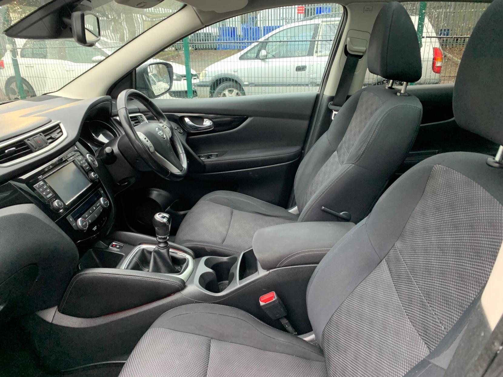 Nissan Qashqai 1.2 DIG-T N-Connecta 2WD Euro 6 (s/s) 5dr