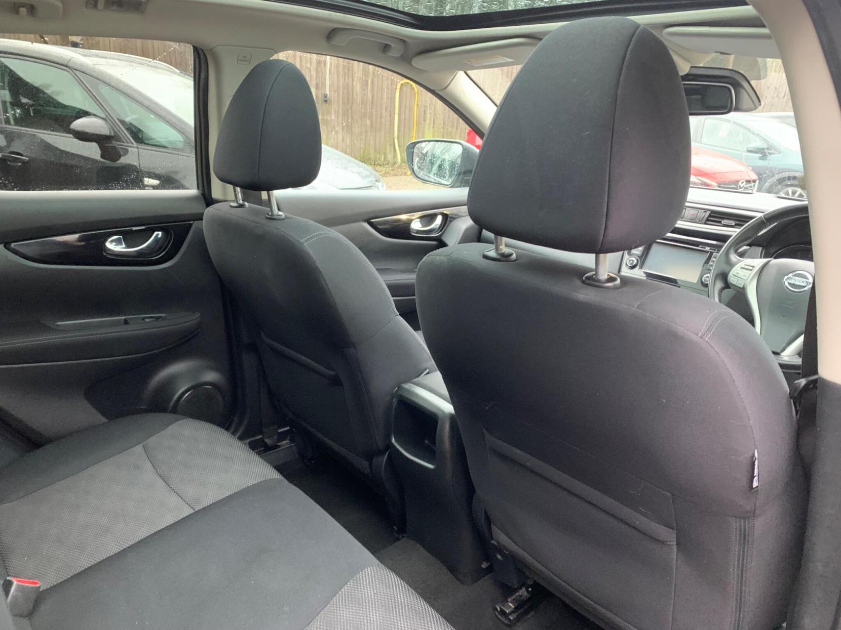 Nissan Qashqai 1.2 DIG-T N-Connecta 2WD Euro 6 (s/s) 5dr