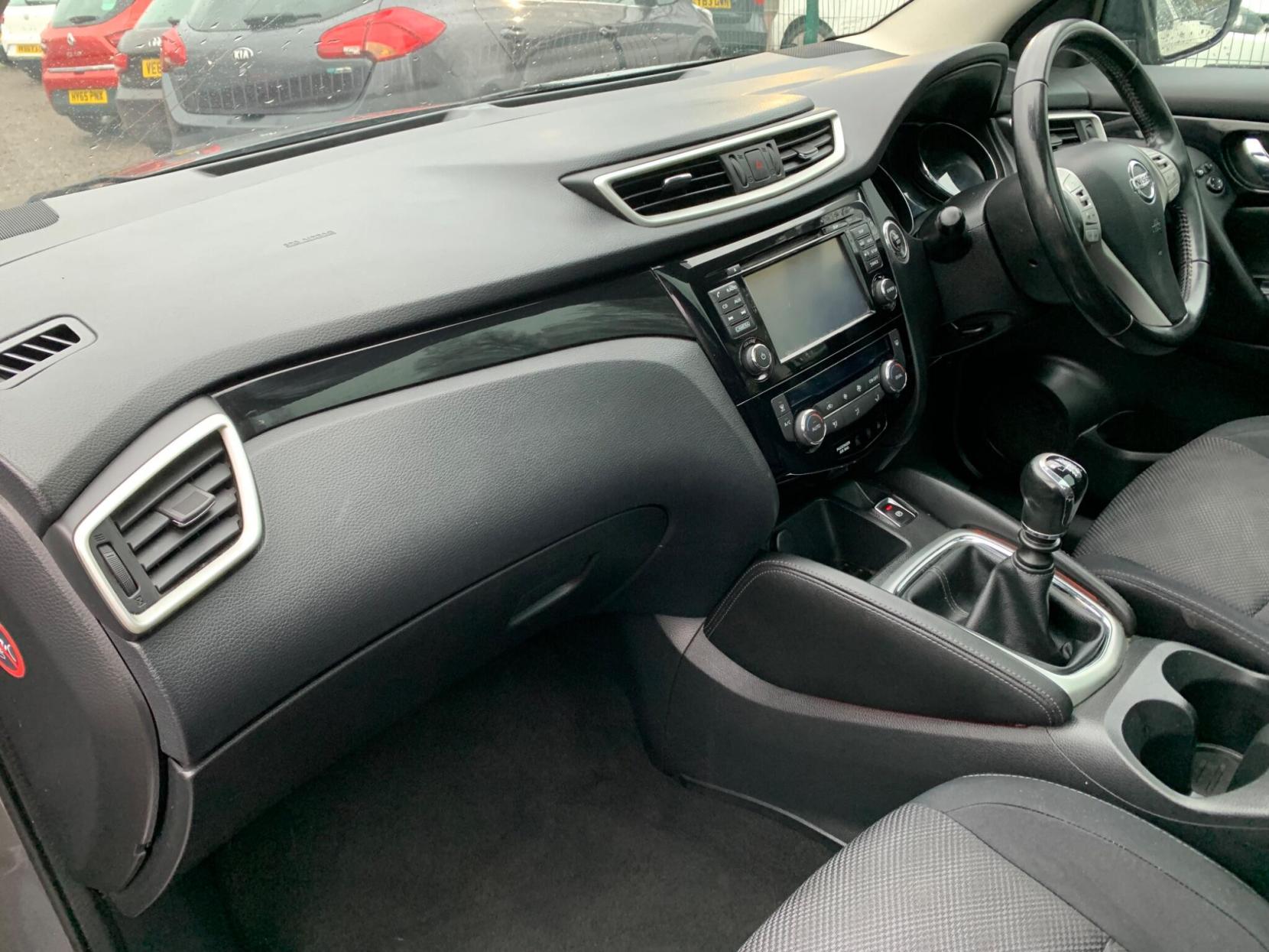 Nissan Qashqai 1.2 DIG-T N-Connecta 2WD Euro 6 (s/s) 5dr