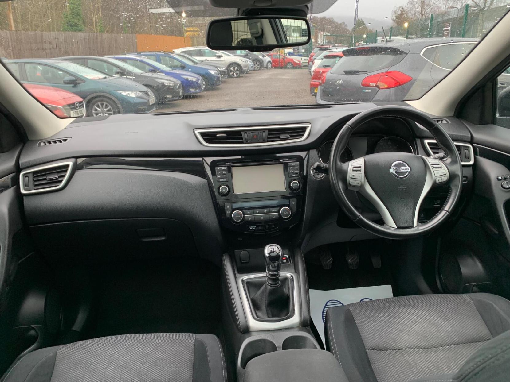 Nissan Qashqai 1.2 DIG-T N-Connecta 2WD Euro 6 (s/s) 5dr