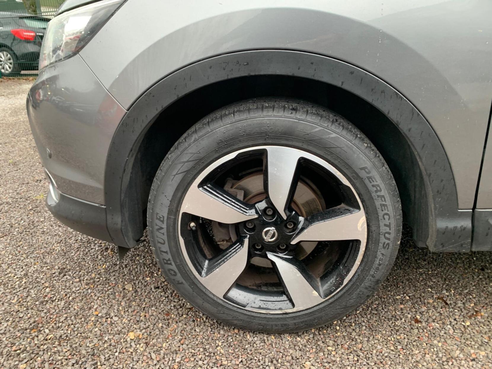 Nissan Qashqai 1.2 DIG-T N-Connecta 2WD Euro 6 (s/s) 5dr