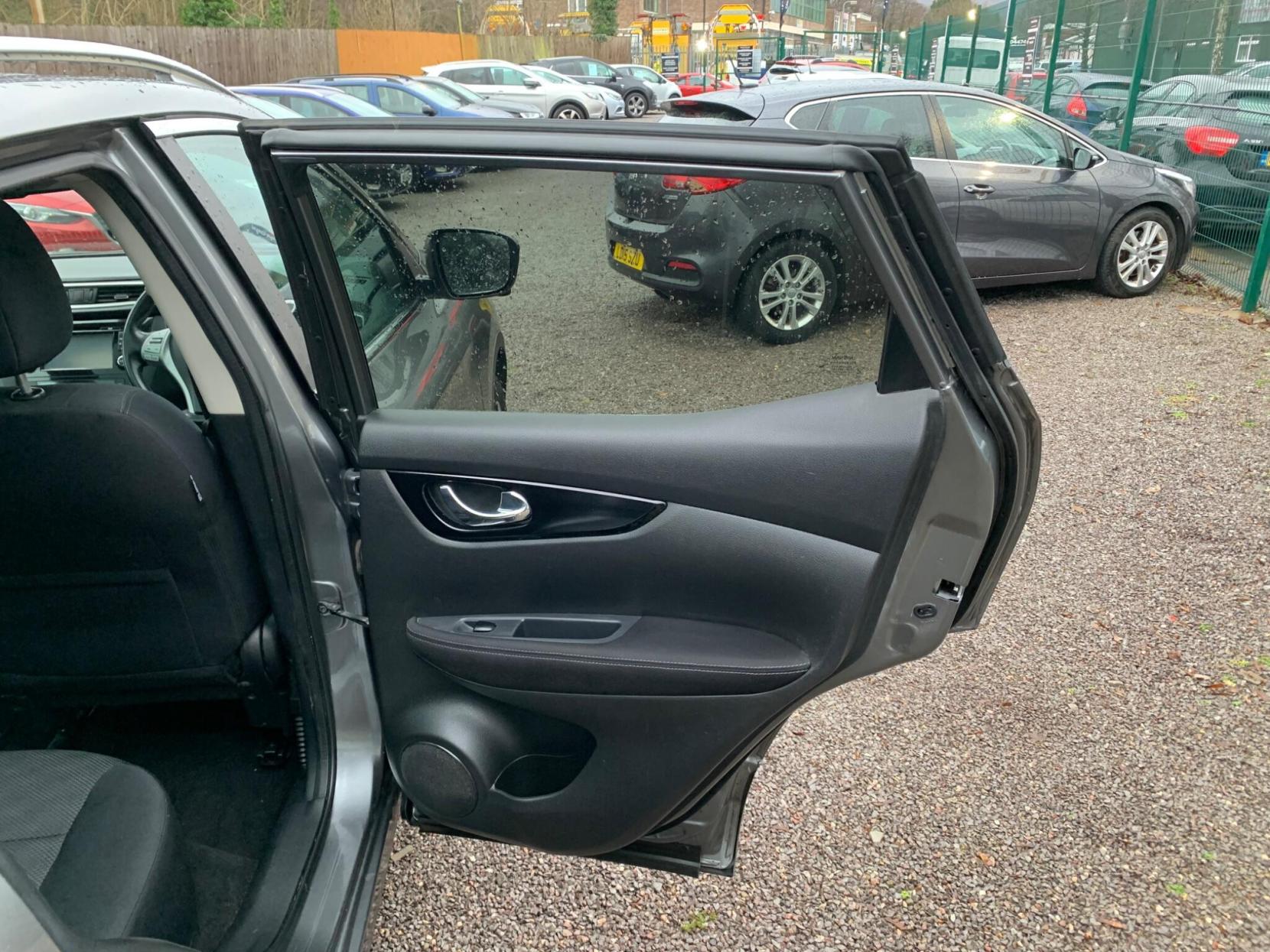 Nissan Qashqai 1.2 DIG-T N-Connecta 2WD Euro 6 (s/s) 5dr