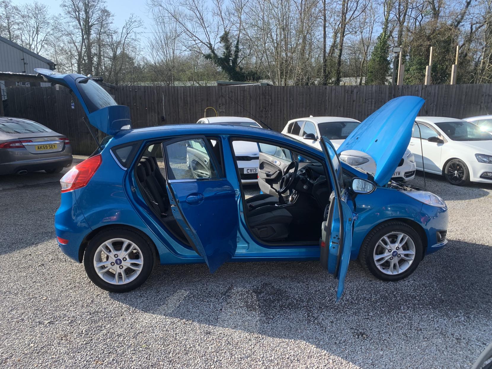 Ford Fiesta 1.0T EcoBoost Zetec Hatchback 5dr Petrol Manual Euro 6 (s/s) (100 ps)