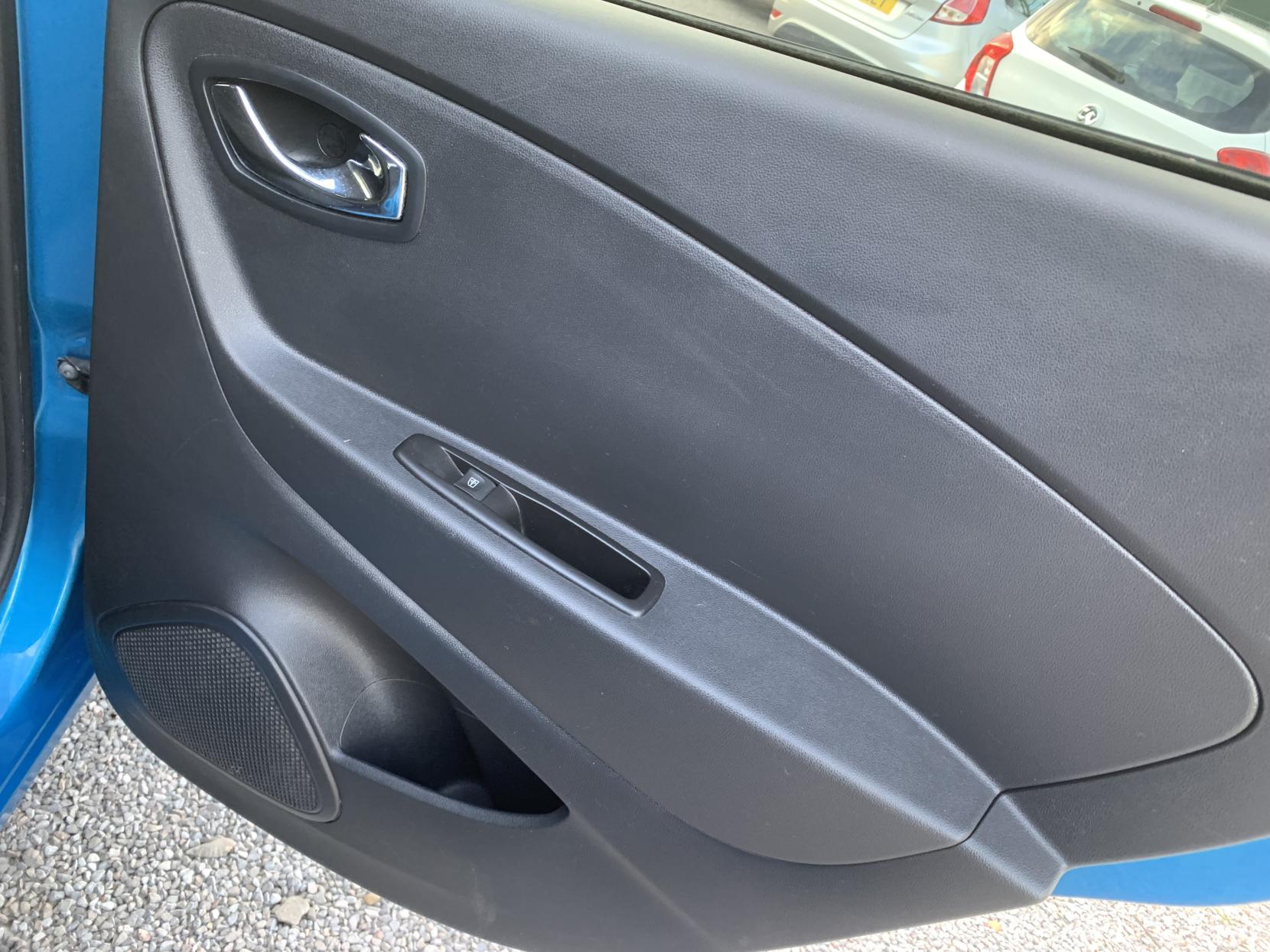 Renault Captur 1.5 dCi ENERGY Dynamique S Nav SUV 5dr Diesel Manual Euro 6 (s/s) (90 ps)