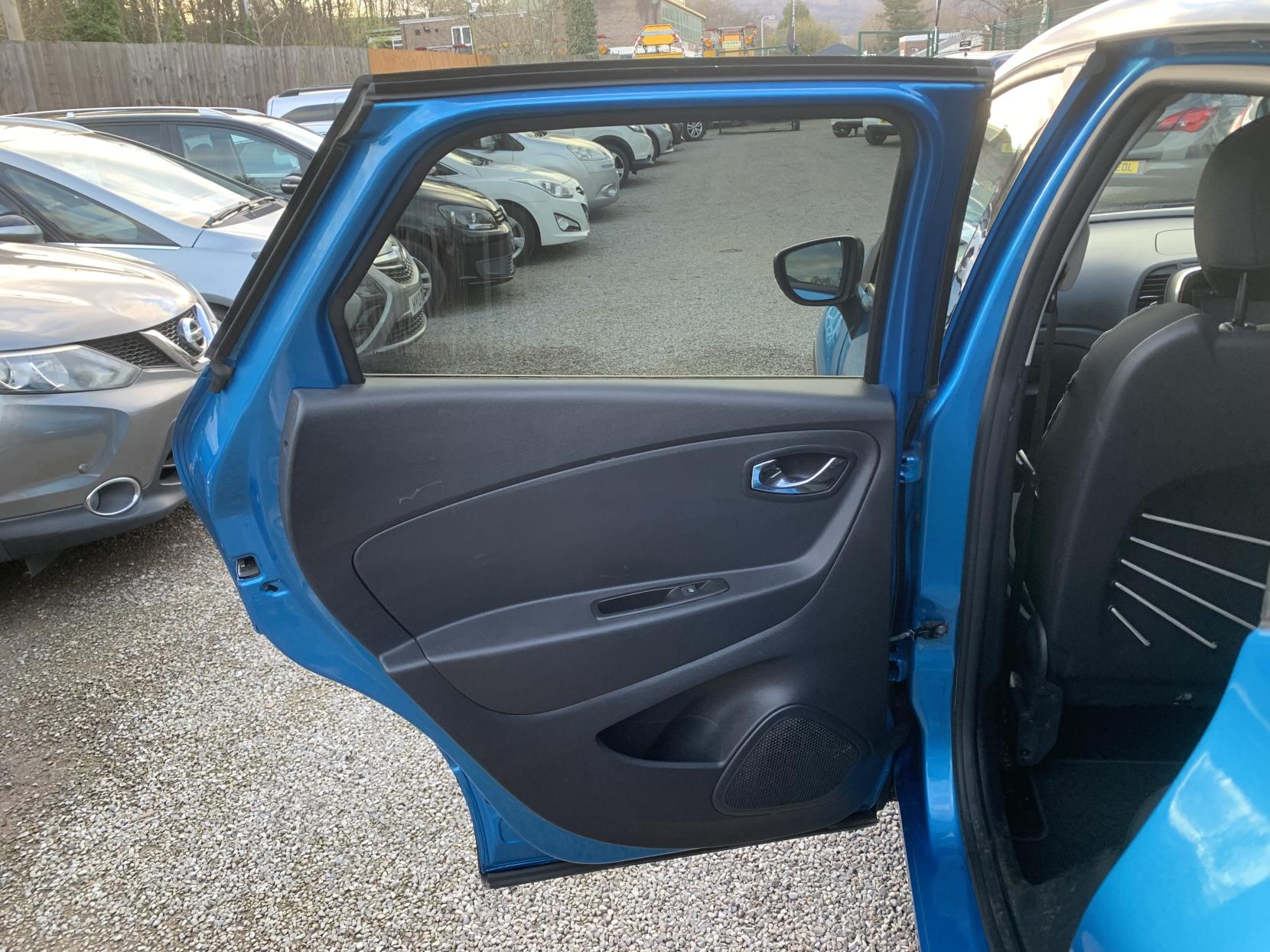 Renault Captur 1.5 dCi ENERGY Dynamique S Nav SUV 5dr Diesel Manual Euro 6 (s/s) (90 ps)