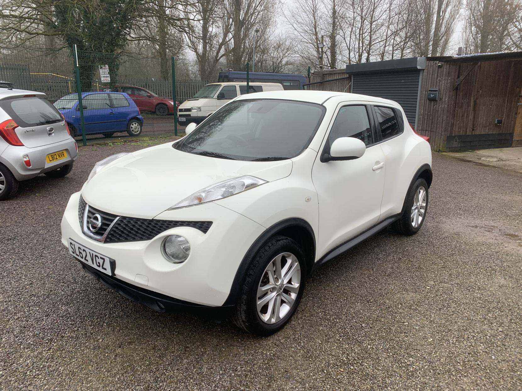 Nissan Juke 1.6 Acenta SUV 5dr Petrol Manual Euro 5 (s/s) (117 ps)