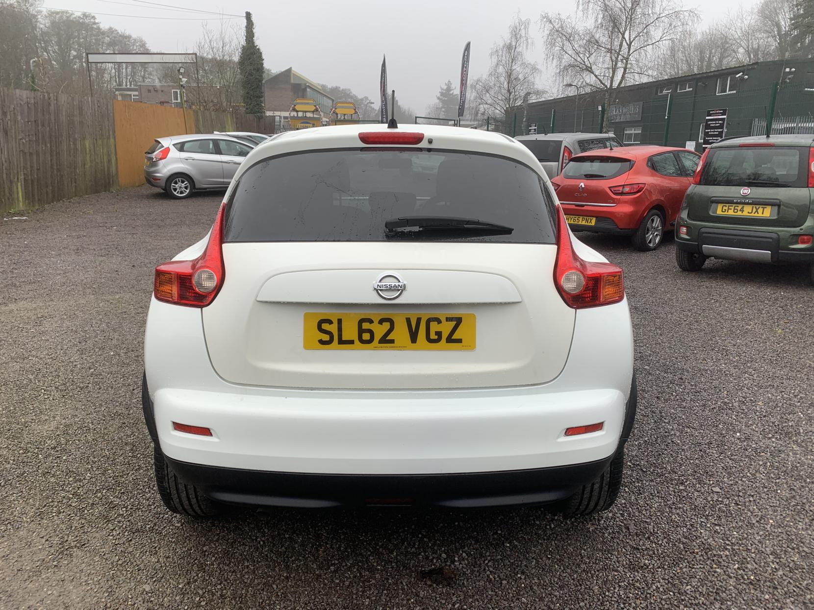 Nissan Juke 1.6 Acenta SUV 5dr Petrol Manual Euro 5 (s/s) (117 ps)