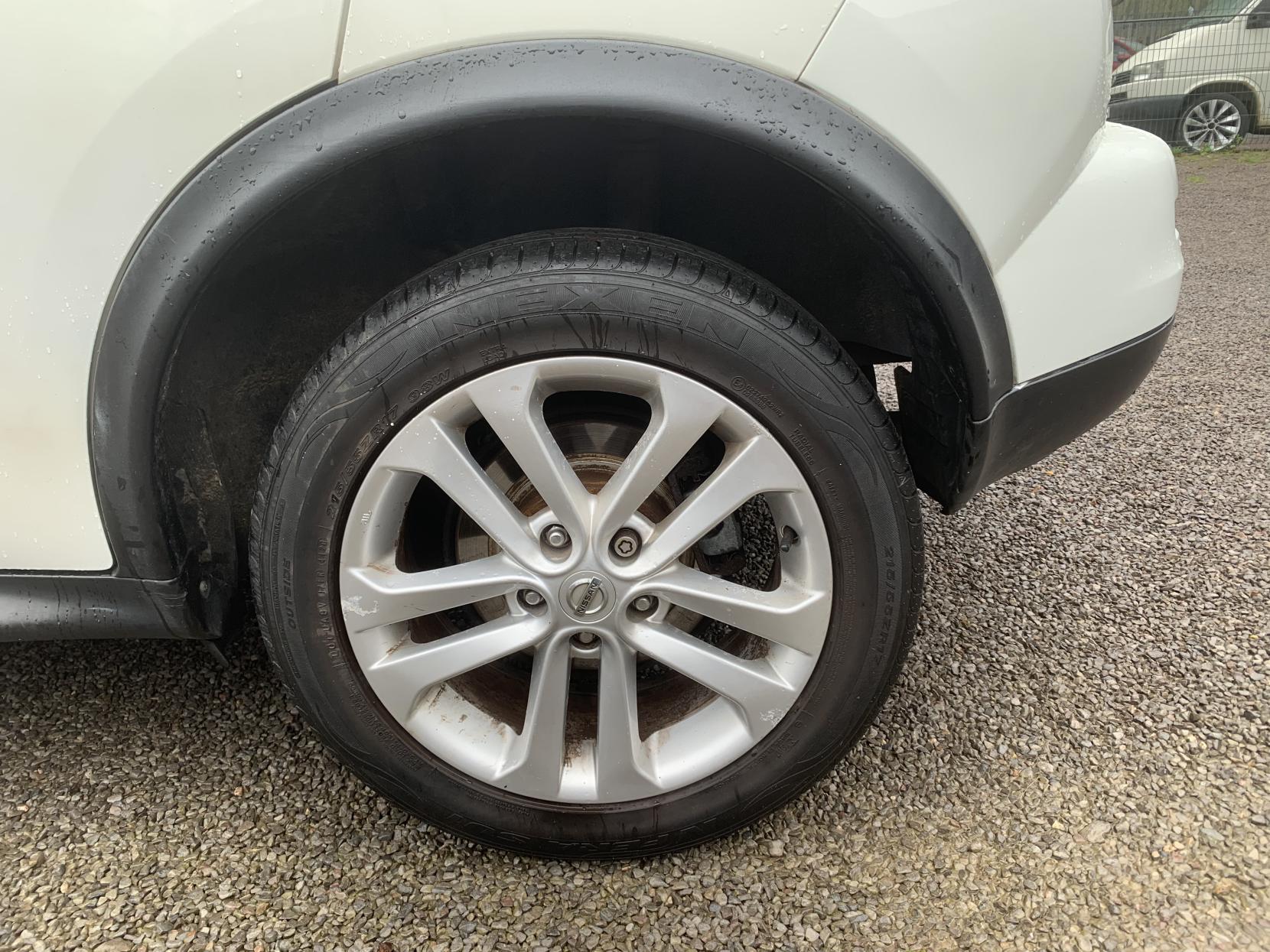 Nissan Juke 1.6 Acenta SUV 5dr Petrol Manual Euro 5 (s/s) (117 ps)