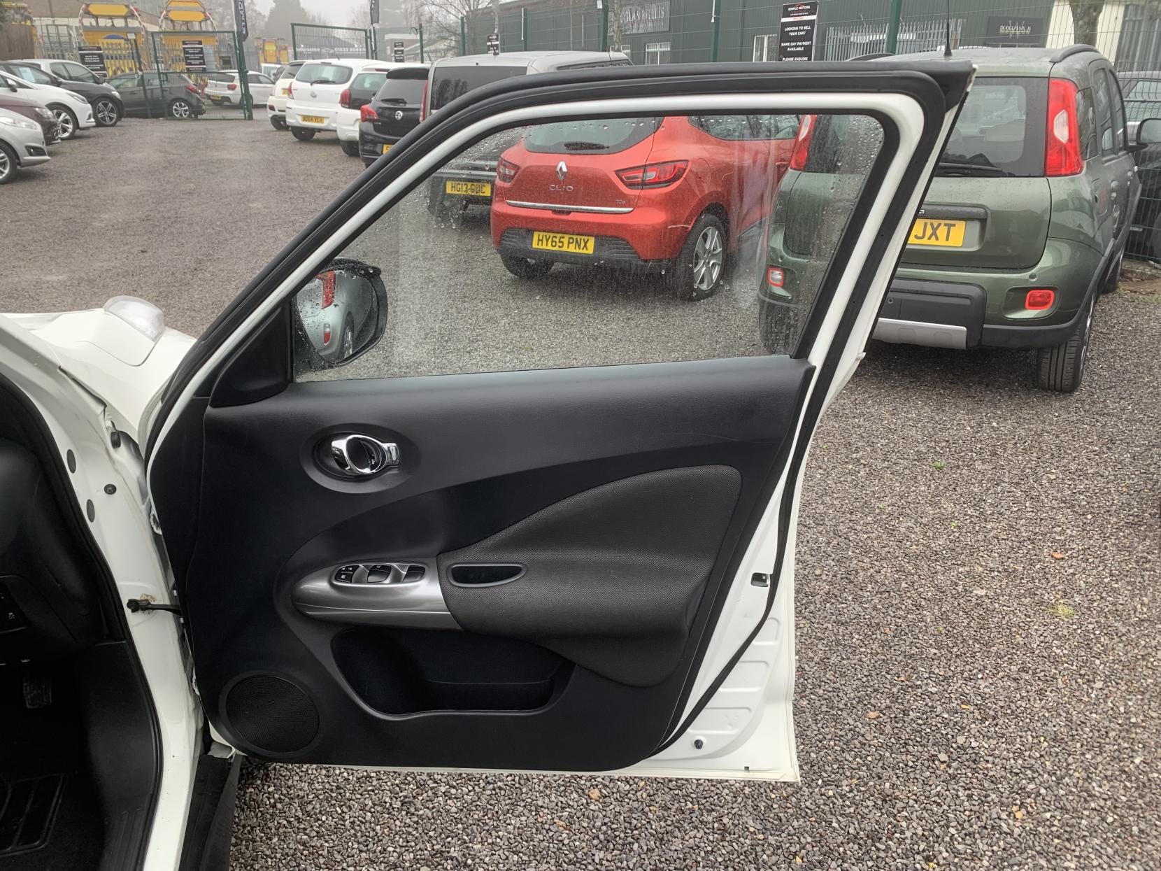 Nissan Juke 1.6 Acenta SUV 5dr Petrol Manual Euro 5 (s/s) (117 ps)