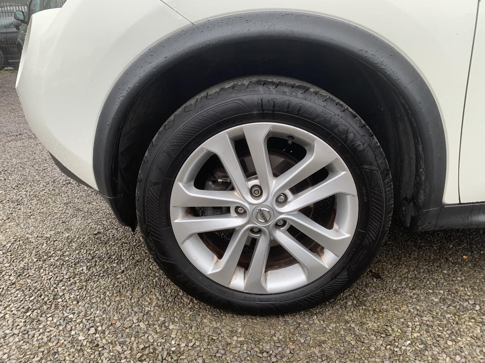 Nissan Juke 1.6 Acenta SUV 5dr Petrol Manual Euro 5 (s/s) (117 ps)