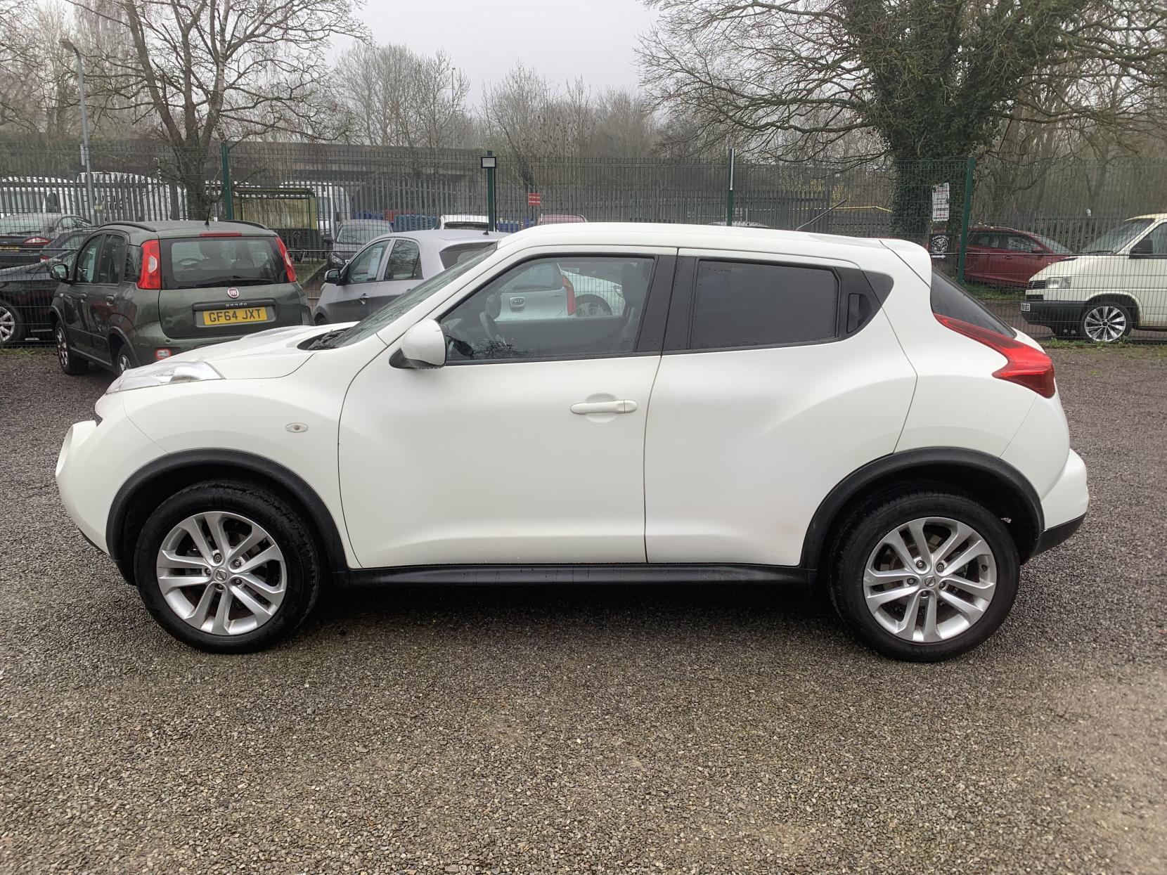 Nissan Juke 1.6 Acenta SUV 5dr Petrol Manual Euro 5 (s/s) (117 ps)