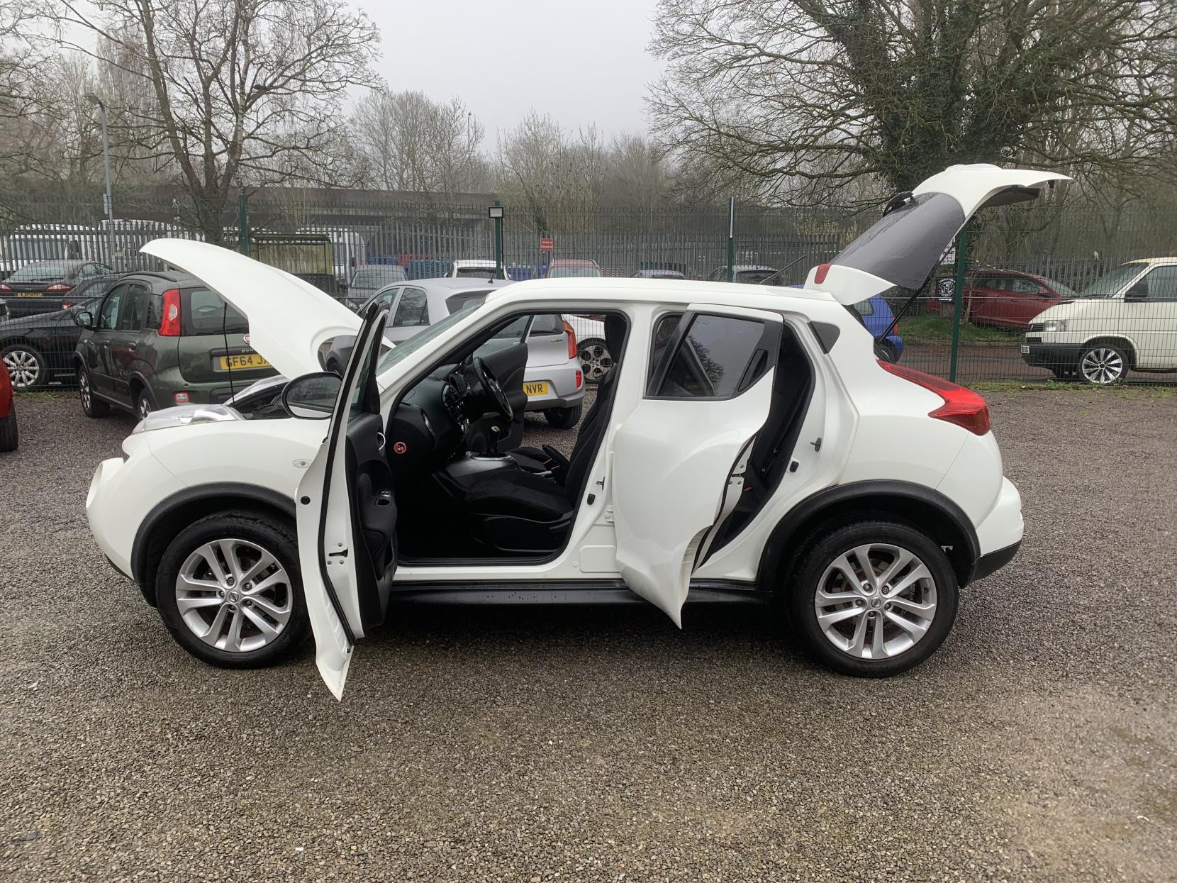 Nissan Juke 1.6 Acenta SUV 5dr Petrol Manual Euro 5 (s/s) (117 ps)