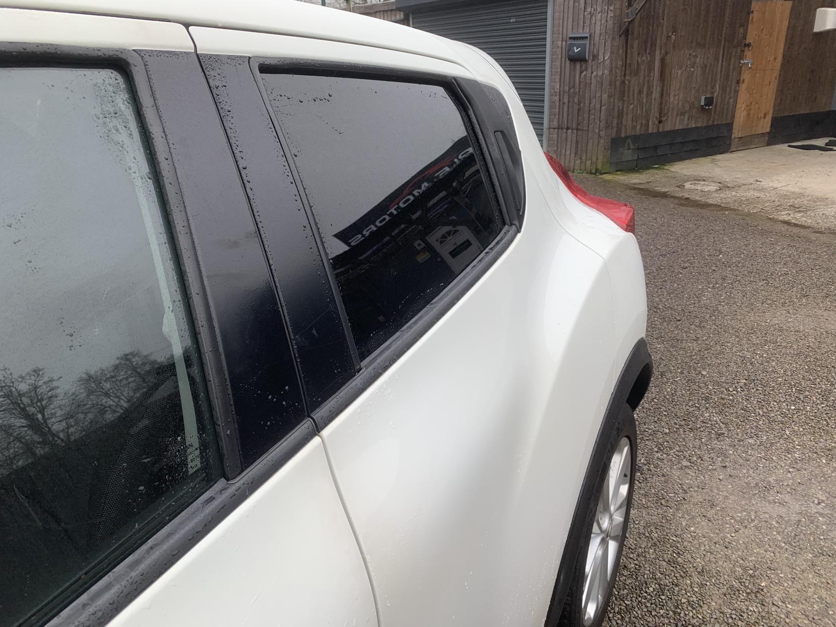 Nissan Juke 1.6 Acenta SUV 5dr Petrol Manual Euro 5 (s/s) (117 ps)