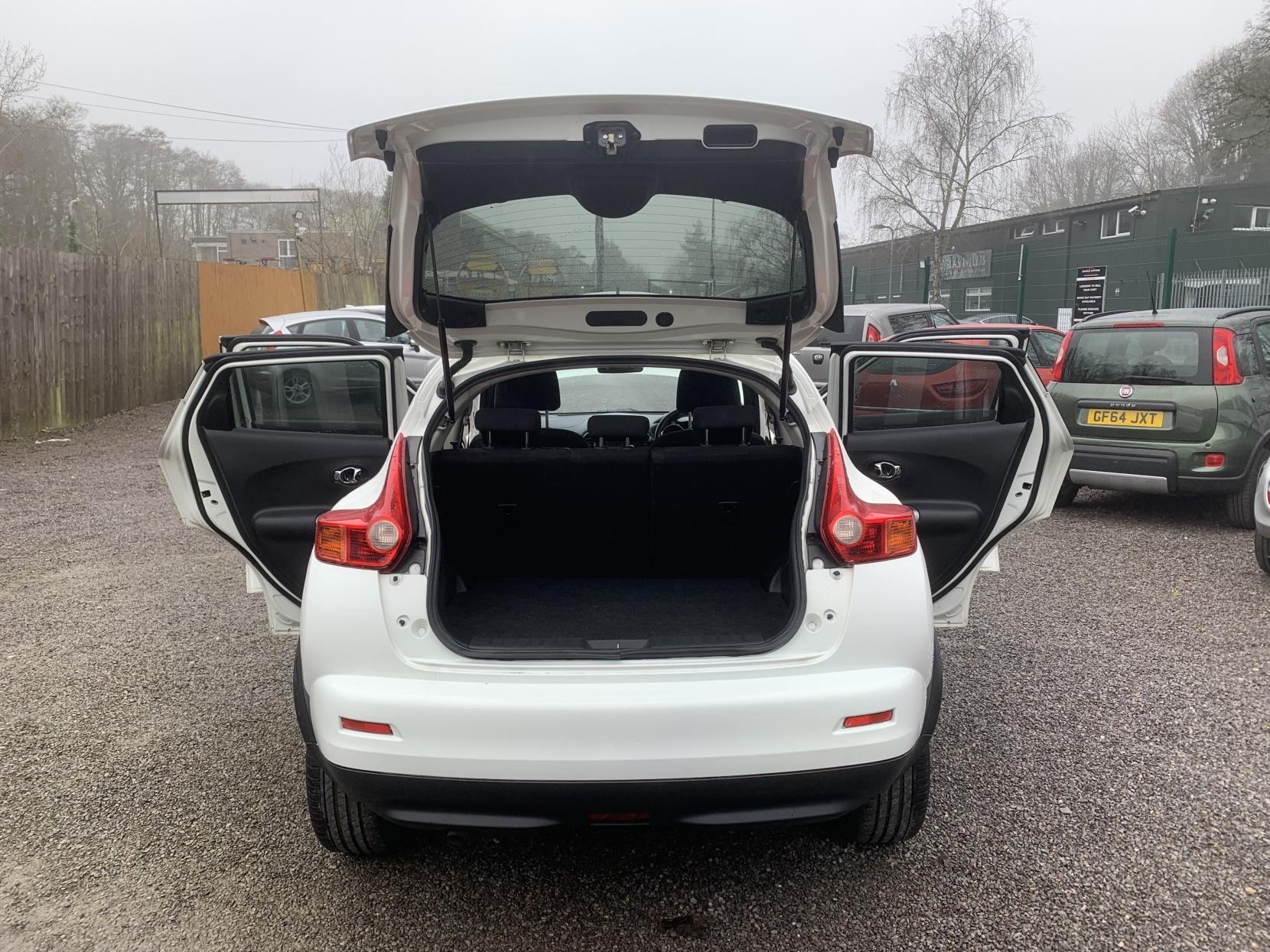 Nissan Juke 1.6 Acenta SUV 5dr Petrol Manual Euro 5 (s/s) (117 ps)