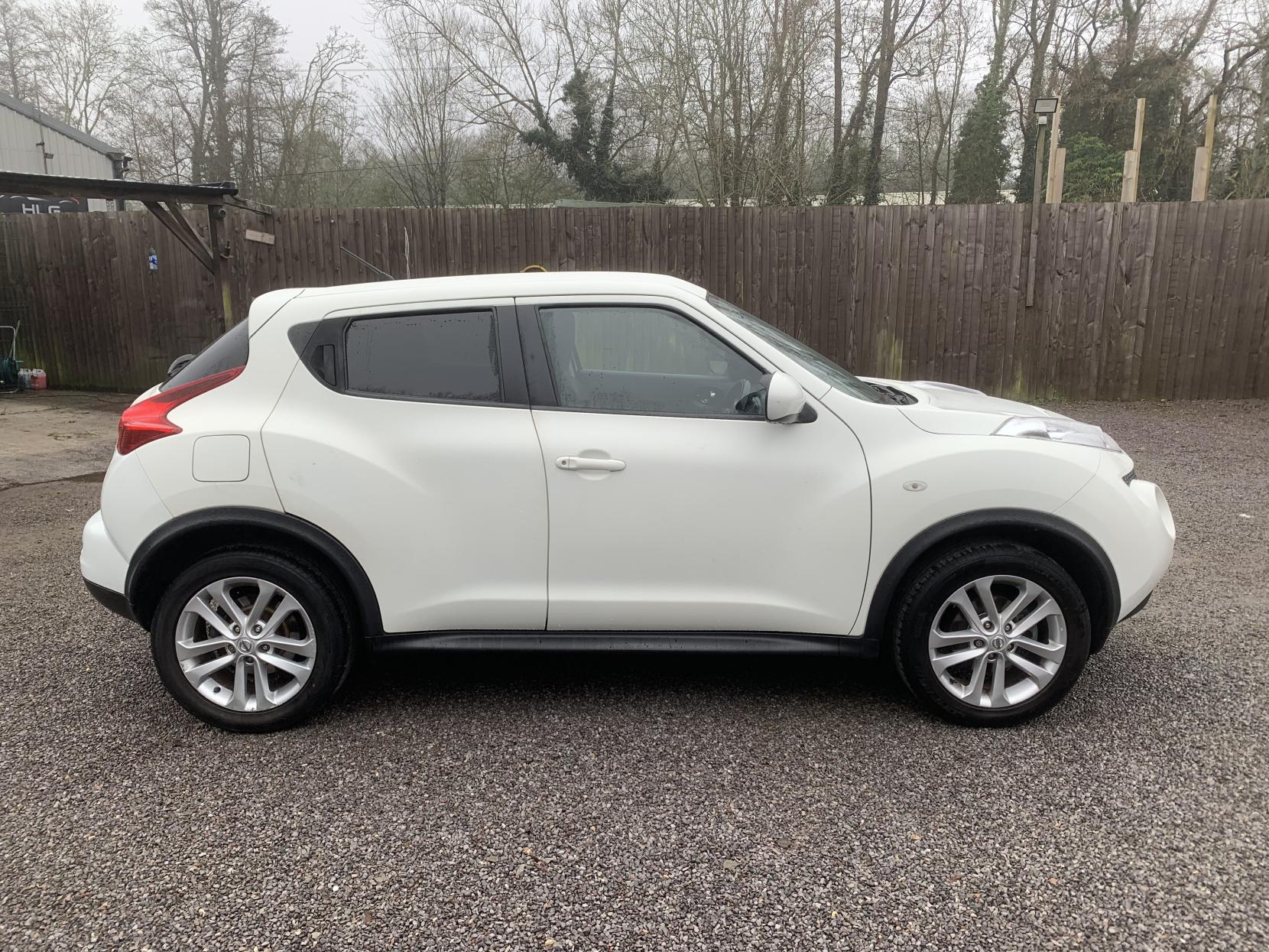 Nissan Juke 1.6 Acenta SUV 5dr Petrol Manual Euro 5 (s/s) (117 ps)