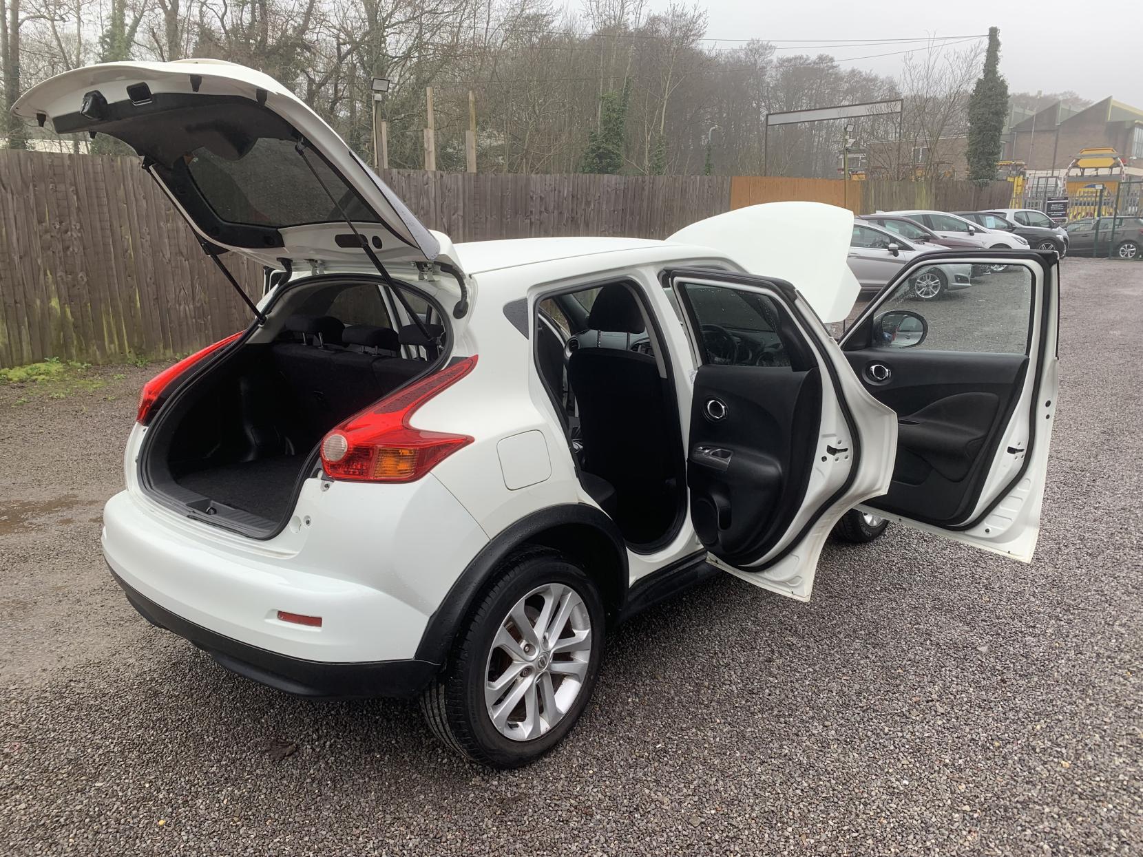 Nissan Juke 1.6 Acenta SUV 5dr Petrol Manual Euro 5 (s/s) (117 ps)