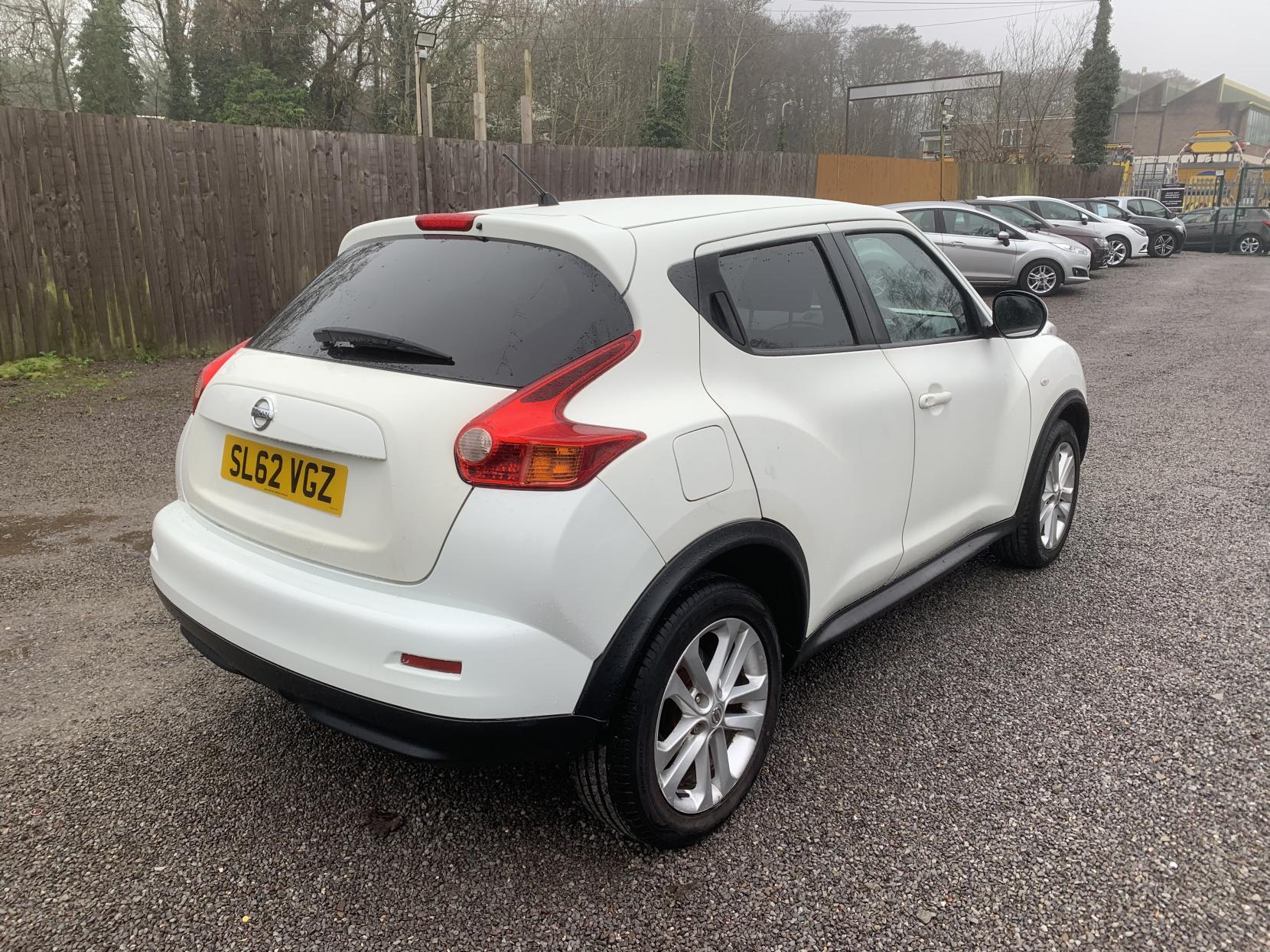 Nissan Juke 1.6 Acenta SUV 5dr Petrol Manual Euro 5 (s/s) (117 ps)