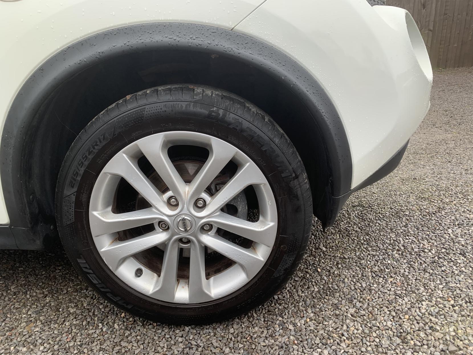 Nissan Juke 1.6 Acenta SUV 5dr Petrol Manual Euro 5 (s/s) (117 ps)