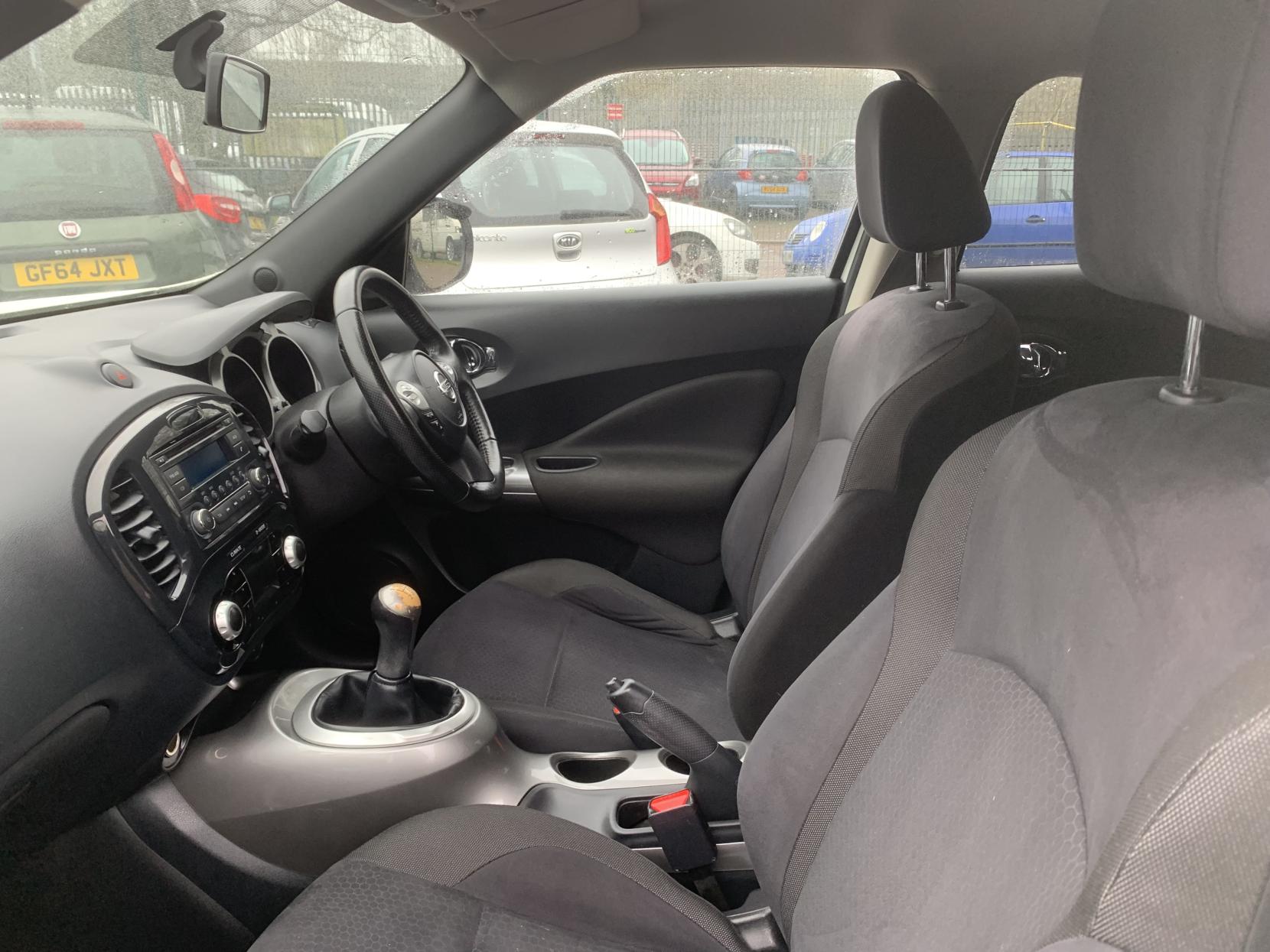 Nissan Juke 1.6 Acenta SUV 5dr Petrol Manual Euro 5 (s/s) (117 ps)