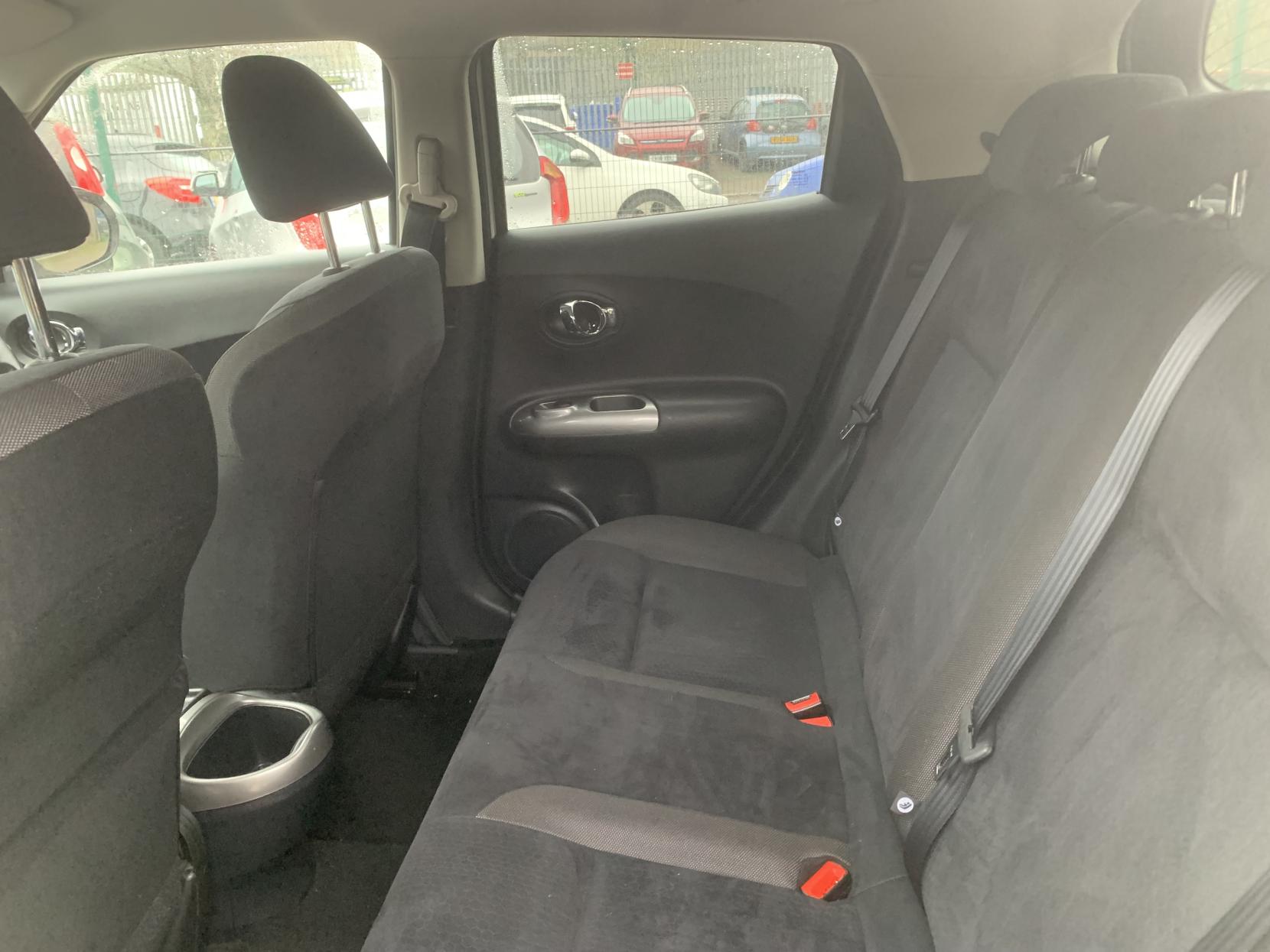 Nissan Juke 1.6 Acenta SUV 5dr Petrol Manual Euro 5 (s/s) (117 ps)