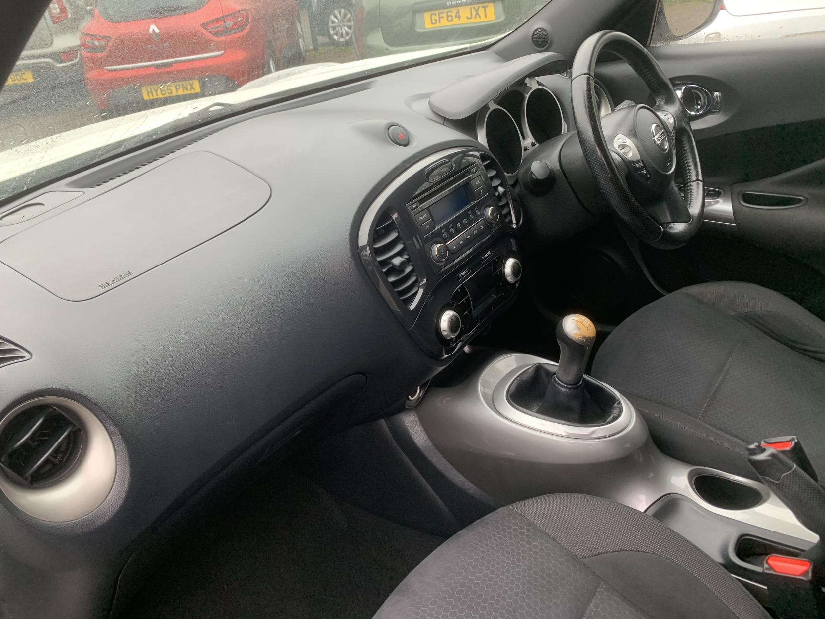 Nissan Juke 1.6 Acenta SUV 5dr Petrol Manual Euro 5 (s/s) (117 ps)
