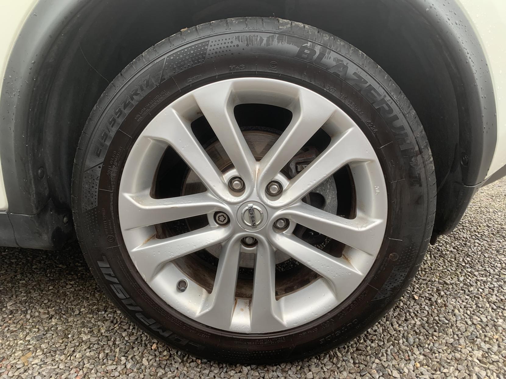 Nissan Juke 1.6 Acenta SUV 5dr Petrol Manual Euro 5 (s/s) (117 ps)