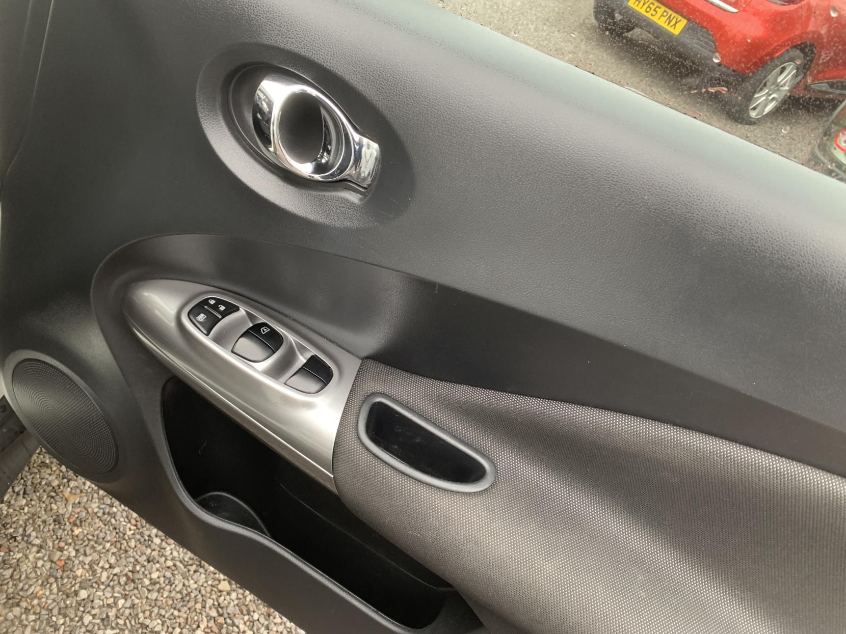 Nissan Juke 1.6 Acenta SUV 5dr Petrol Manual Euro 5 (s/s) (117 ps)