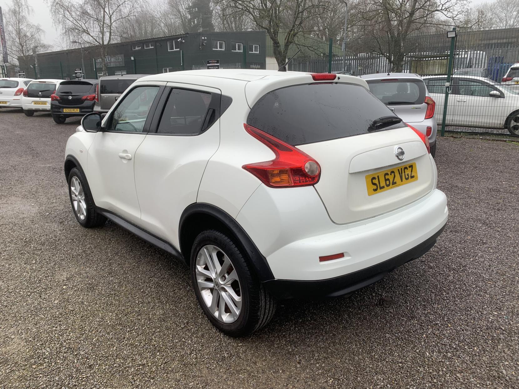 Nissan Juke 1.6 Acenta SUV 5dr Petrol Manual Euro 5 (s/s) (117 ps)