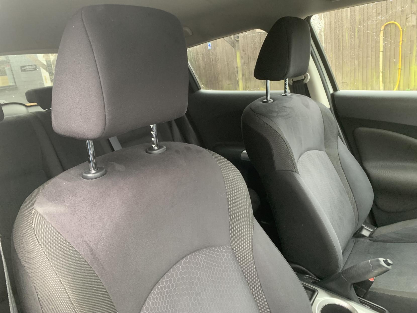 Nissan Juke 1.6 Acenta SUV 5dr Petrol Manual Euro 5 (s/s) (117 ps)