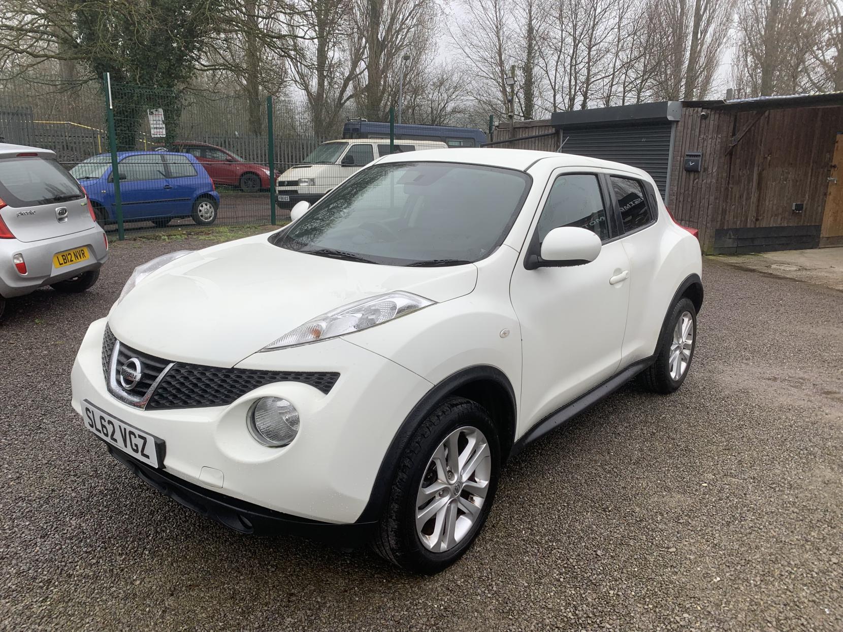Nissan Juke 1.6 Acenta SUV 5dr Petrol Manual Euro 5 (s/s) (117 ps)