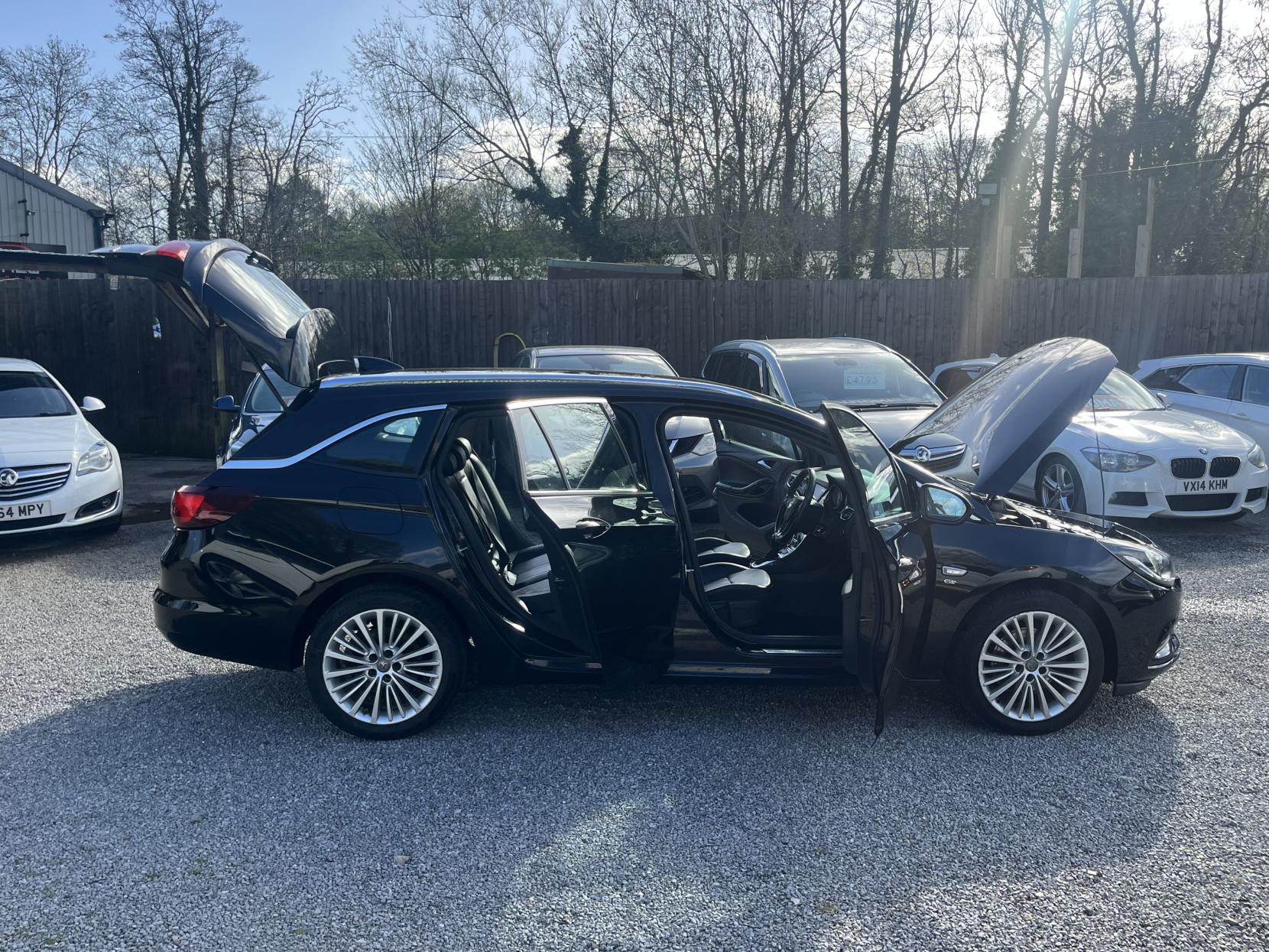 Vauxhall Astra 1.6 CDTi Elite Nav Sports Tourer 5dr Diesel Auto Euro 6 (136 ps)