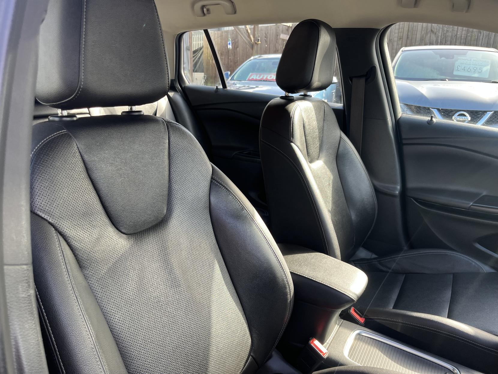 Vauxhall Astra 1.6 CDTi Elite Nav Sports Tourer 5dr Diesel Auto Euro 6 (136 ps)