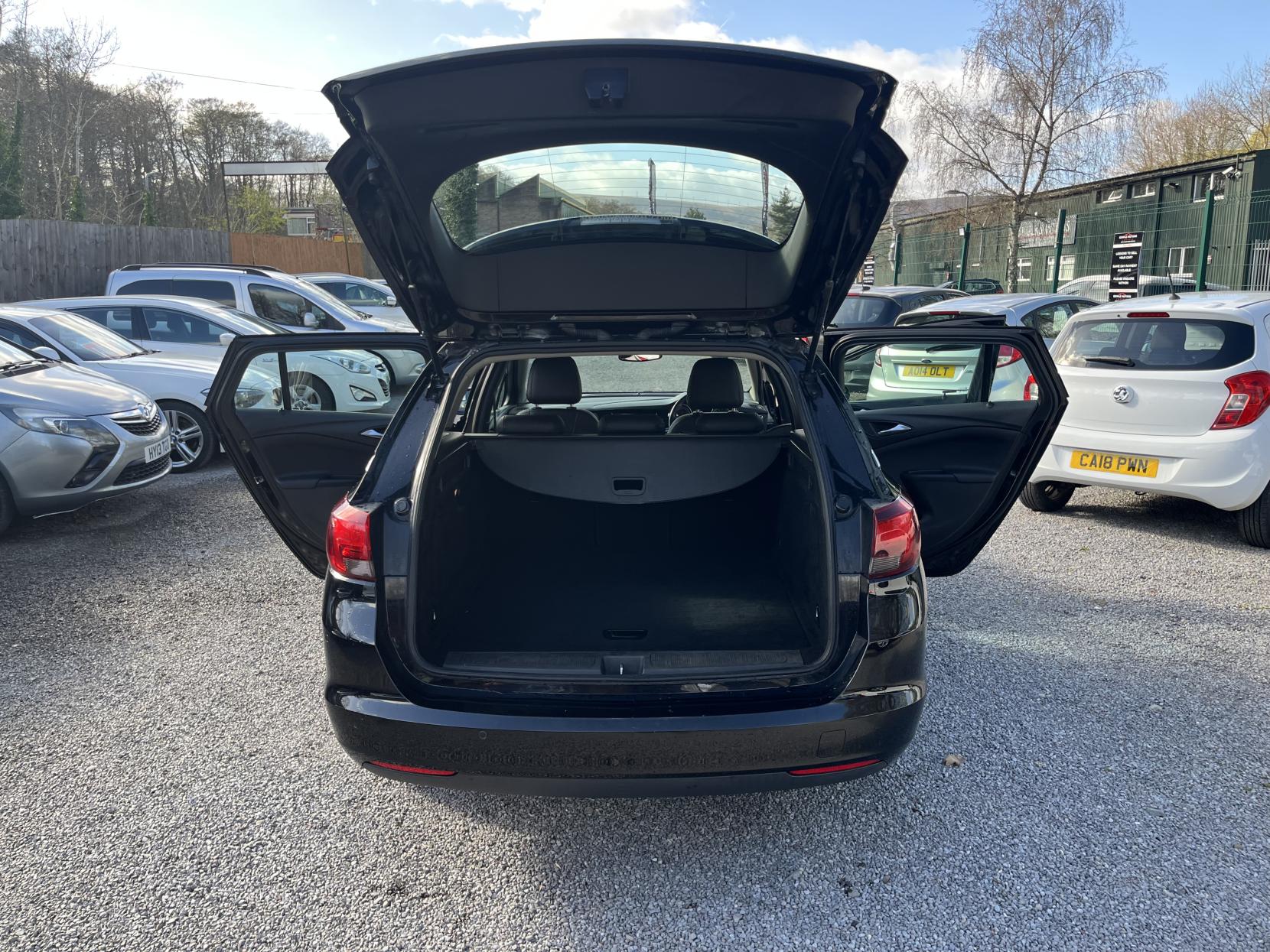 Vauxhall Astra 1.6 CDTi Elite Nav Sports Tourer 5dr Diesel Auto Euro 6 (136 ps)