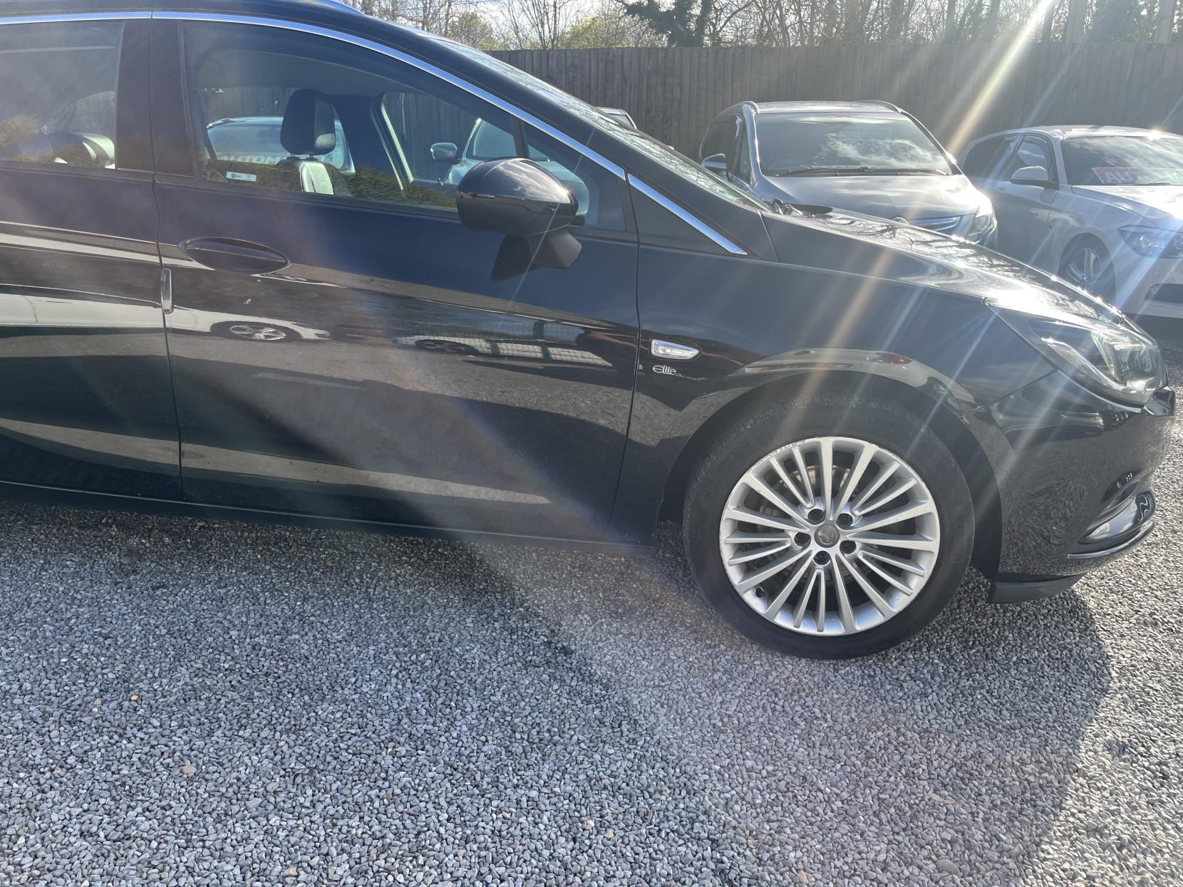 Vauxhall Astra 1.6 CDTi Elite Nav Sports Tourer 5dr Diesel Auto Euro 6 (136 ps)