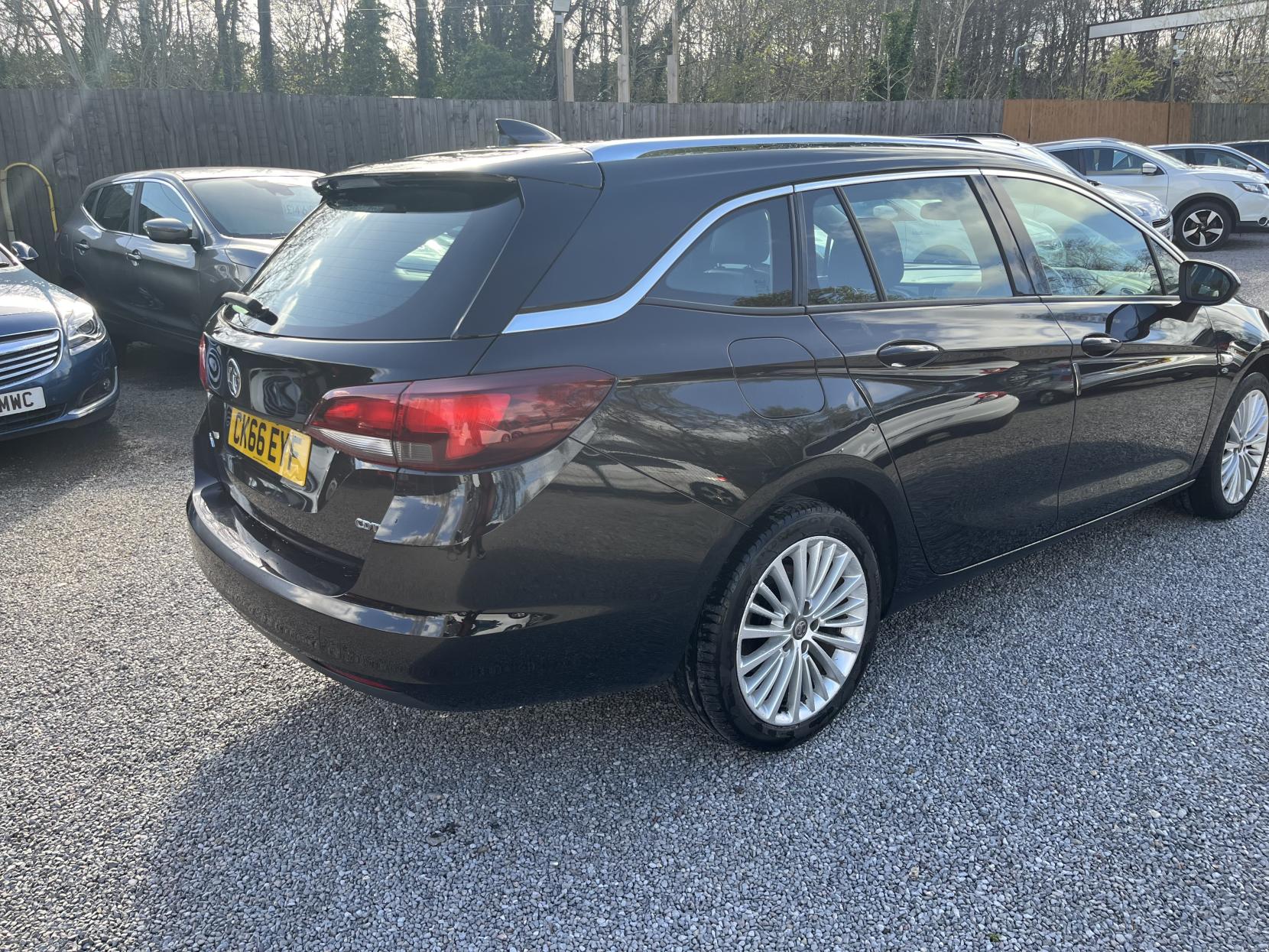 Vauxhall Astra 1.6 CDTi Elite Nav Sports Tourer 5dr Diesel Auto Euro 6 (136 ps)