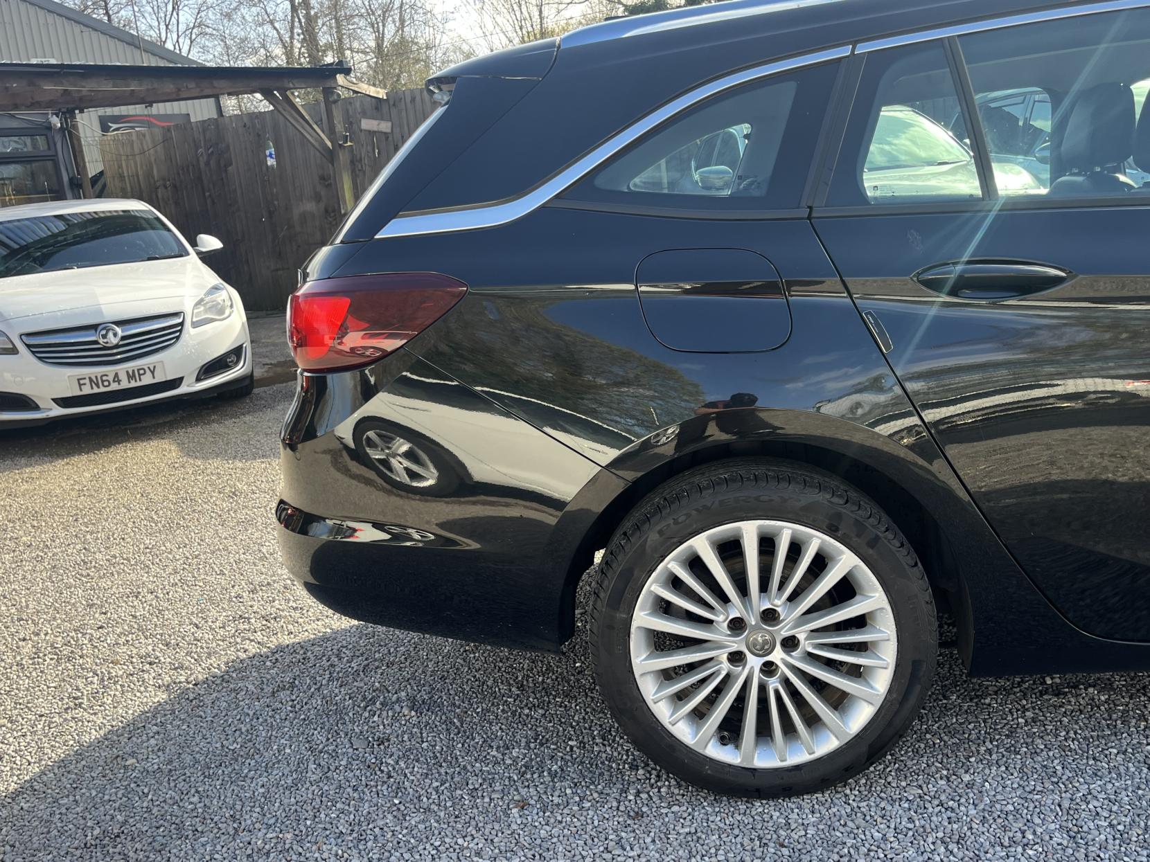 Vauxhall Astra 1.6 CDTi Elite Nav Sports Tourer 5dr Diesel Auto Euro 6 (136 ps)