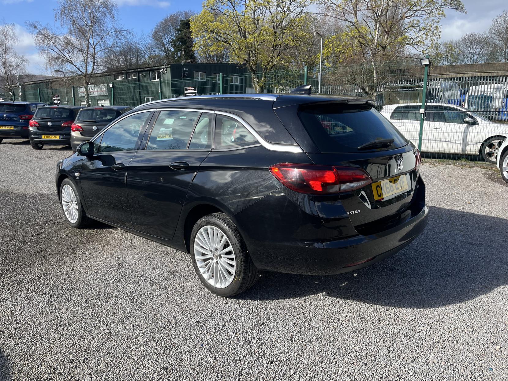 Vauxhall Astra 1.6 CDTi Elite Nav Sports Tourer 5dr Diesel Auto Euro 6 (136 ps)