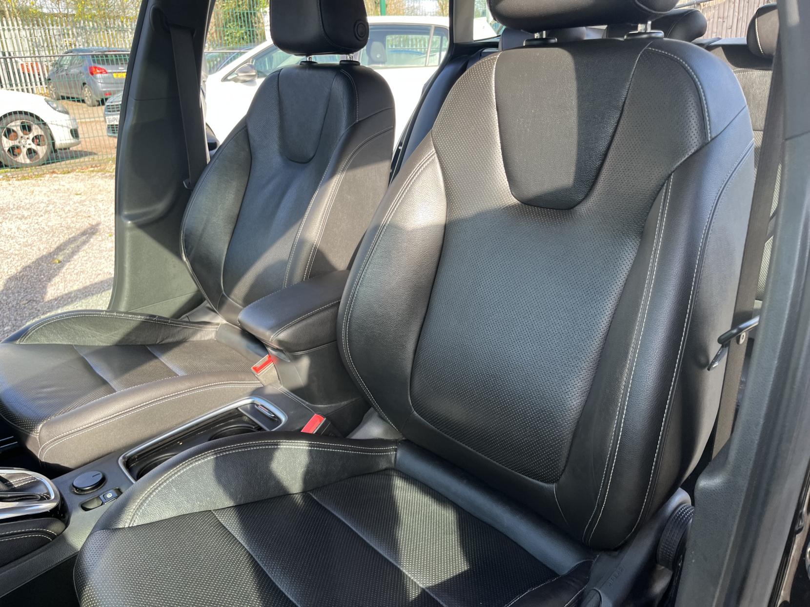 Vauxhall Astra 1.6 CDTi Elite Nav Sports Tourer 5dr Diesel Auto Euro 6 (136 ps)