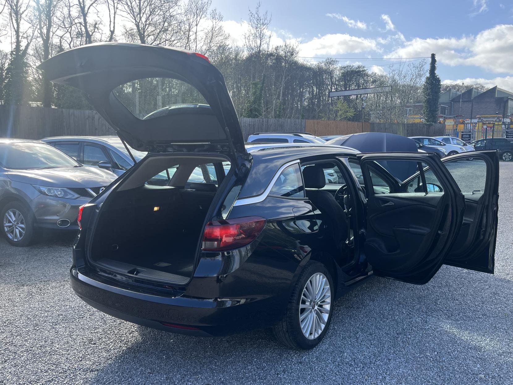 Vauxhall Astra 1.6 CDTi Elite Nav Sports Tourer 5dr Diesel Auto Euro 6 (136 ps)