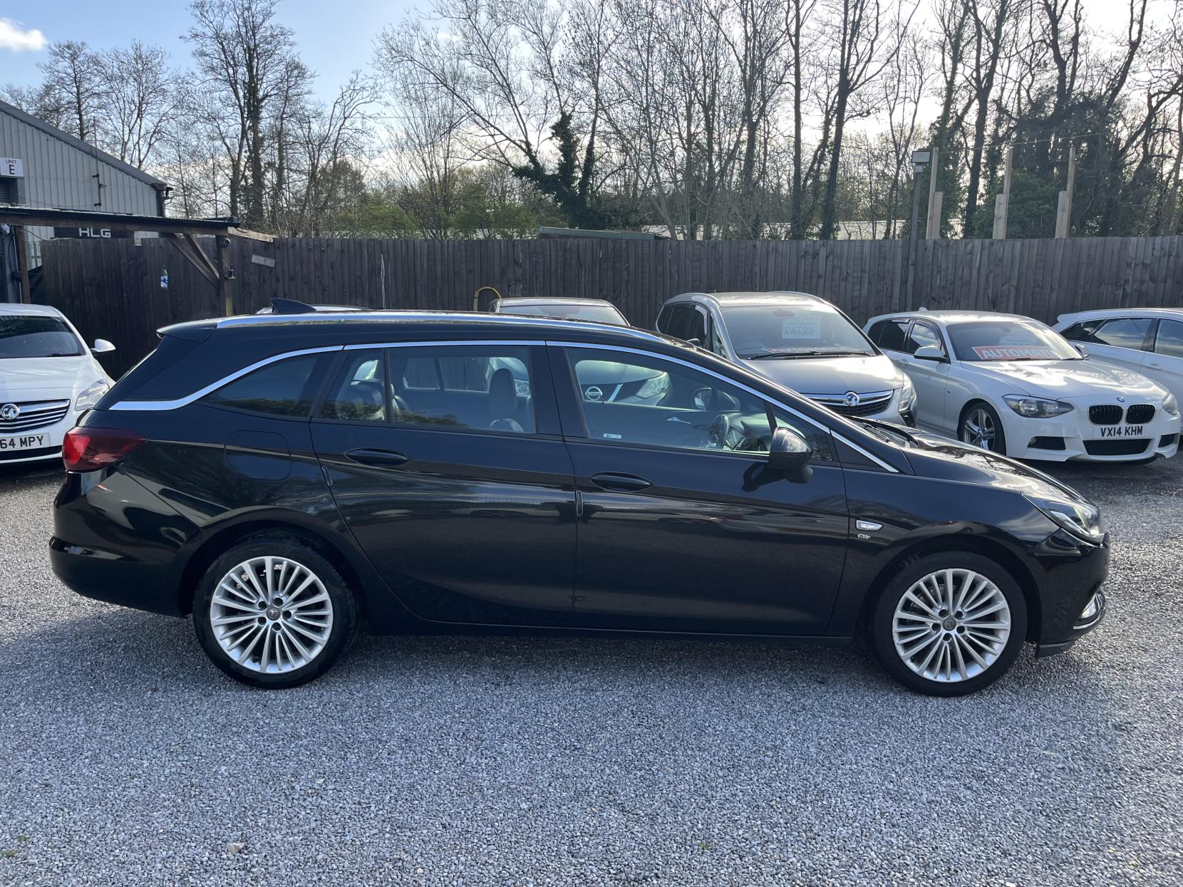 Vauxhall Astra 1.6 CDTi Elite Nav Sports Tourer 5dr Diesel Auto Euro 6 (136 ps)